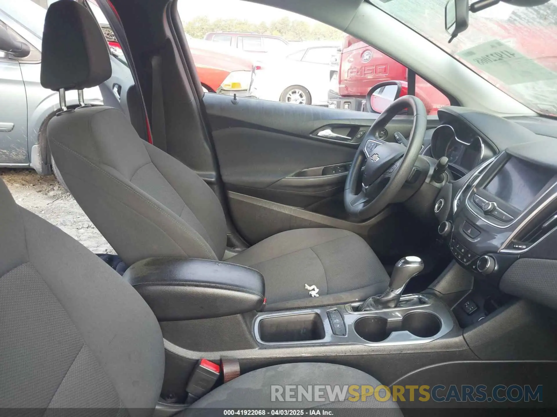5 fotografías del automóvil dañado 1G1BE5SM2K7127942 CHEVROLET CRUZE 2019