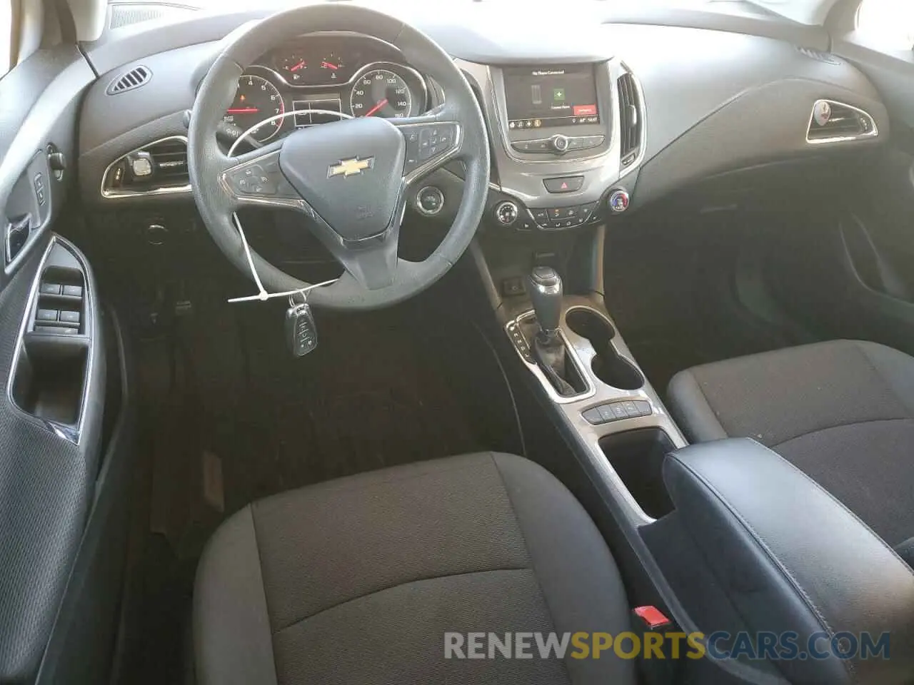 8 fotografías del automóvil dañado 1G1BE5SM2K7133644 CHEVROLET CRUZE 2019