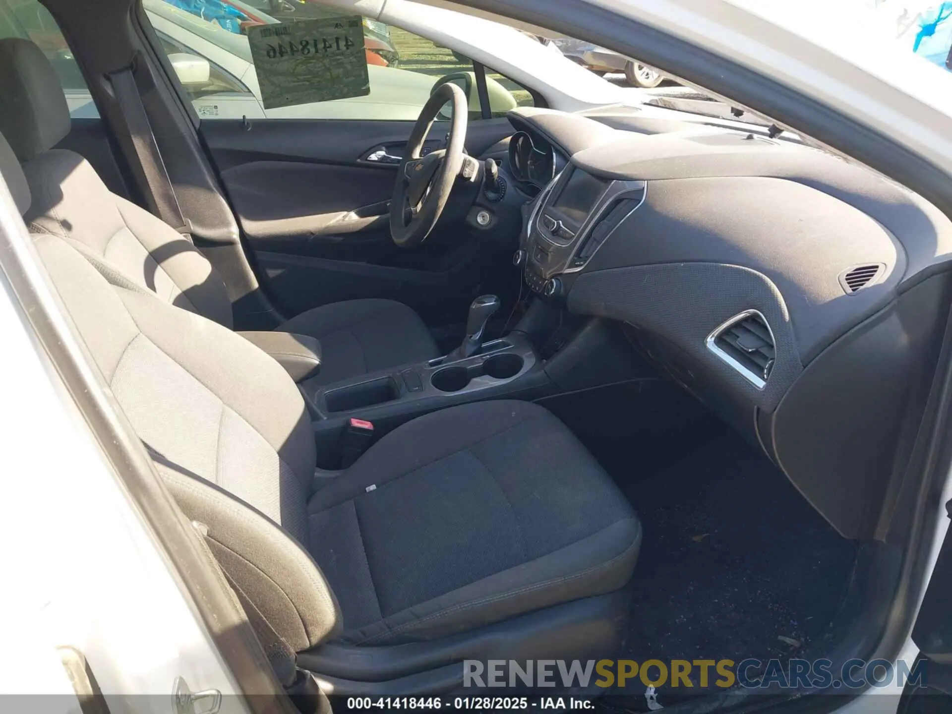 5 fotografías del automóvil dañado 1G1BE5SM2K7140609 CHEVROLET CRUZE 2019