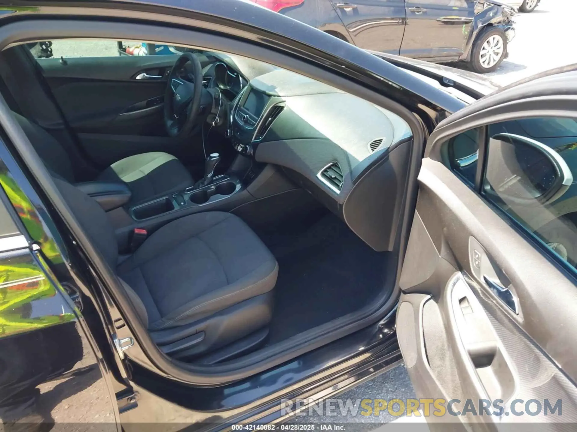 5 fotografías del automóvil dañado 1G1BE5SM2K7145566 CHEVROLET CRUZE 2019