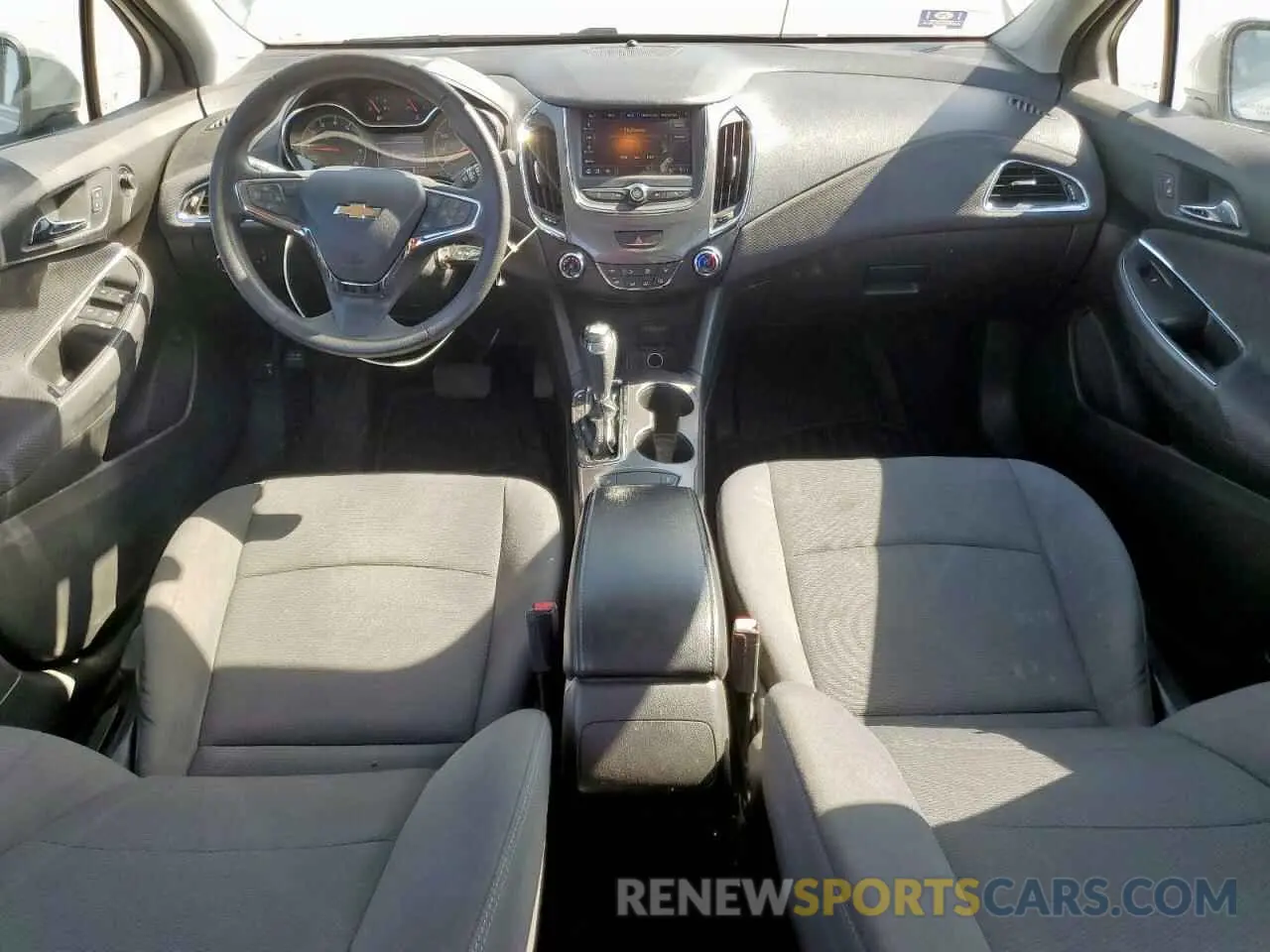 8 fotografías del automóvil dañado 1G1BE5SM3K7116786 CHEVROLET CRUZE 2019