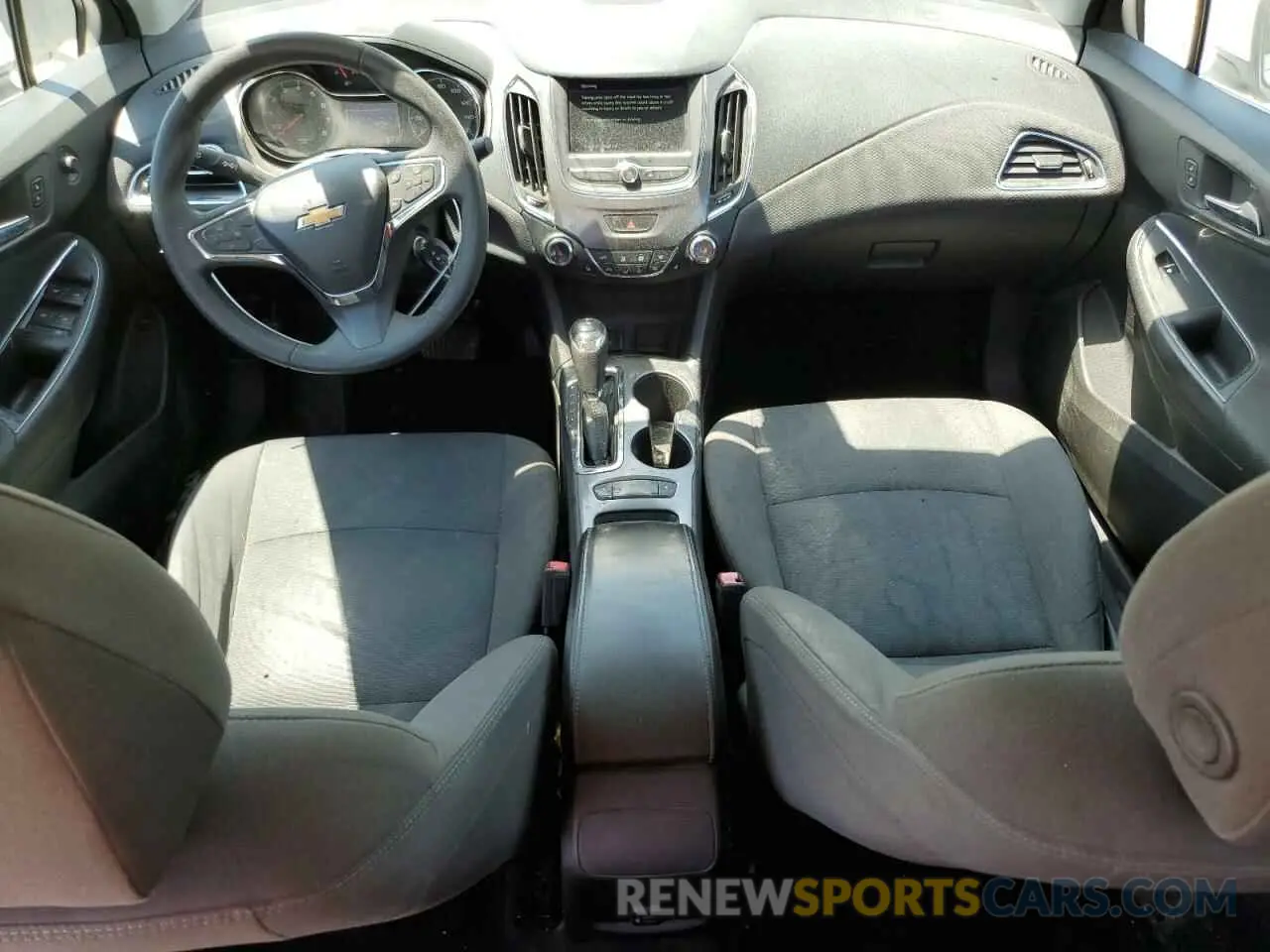 8 fotografías del automóvil dañado 1G1BE5SM4K7112357 CHEVROLET CRUZE 2019