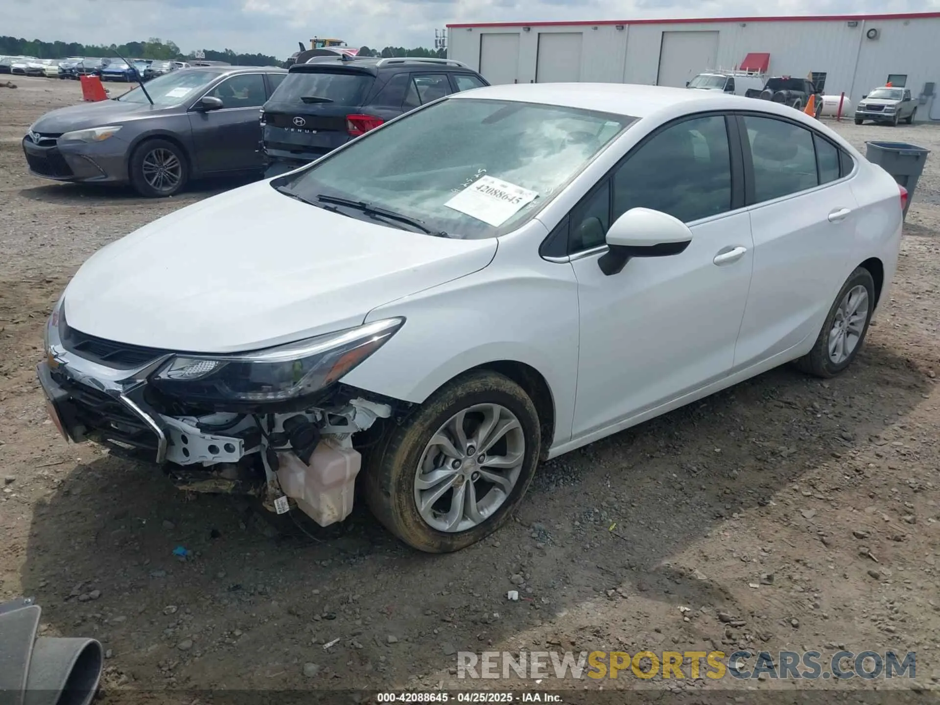 2 fotografías del automóvil dañado 1G1BE5SM5K7114313 CHEVROLET CRUZE 2019