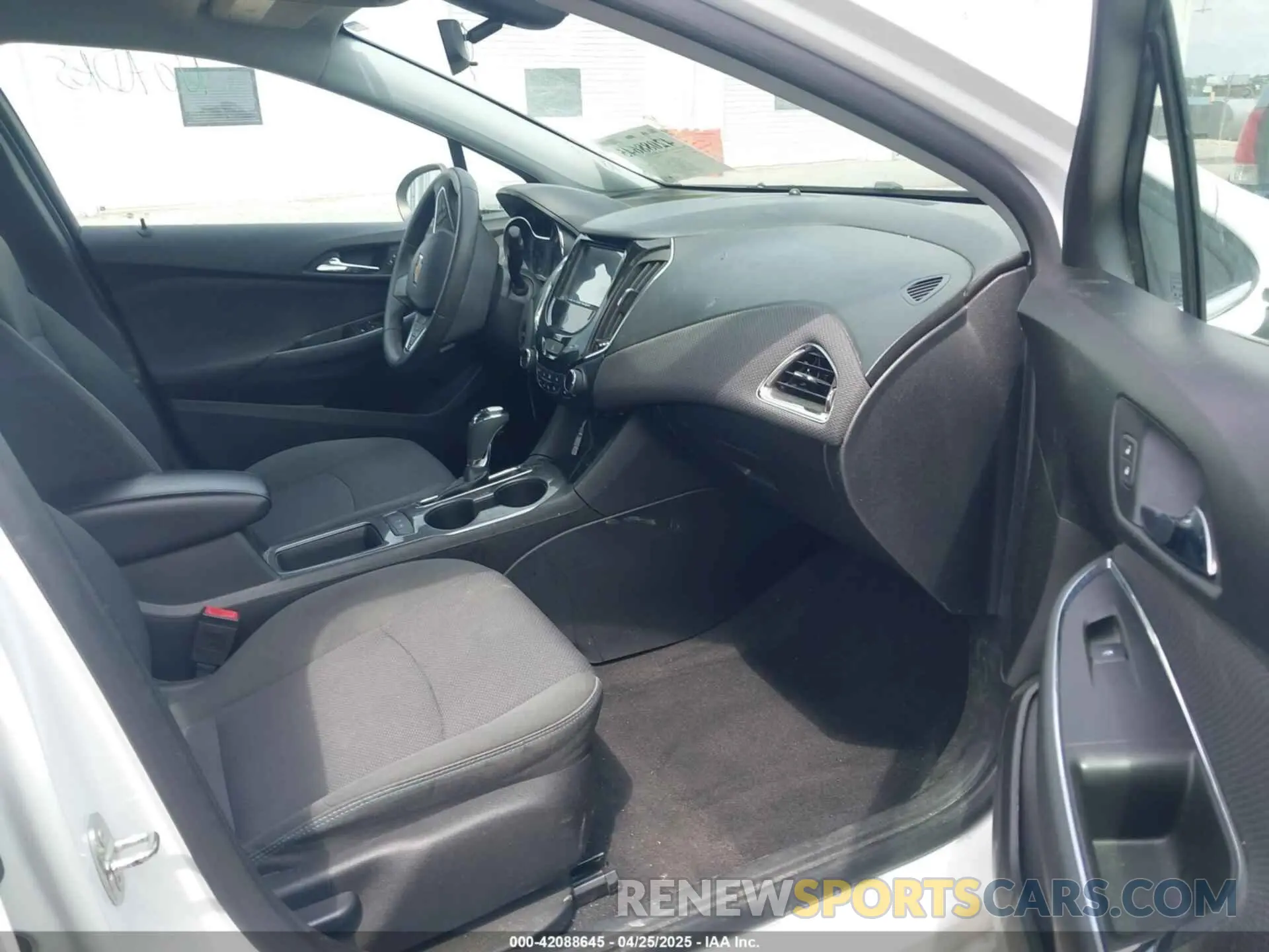 5 fotografías del automóvil dañado 1G1BE5SM5K7114313 CHEVROLET CRUZE 2019