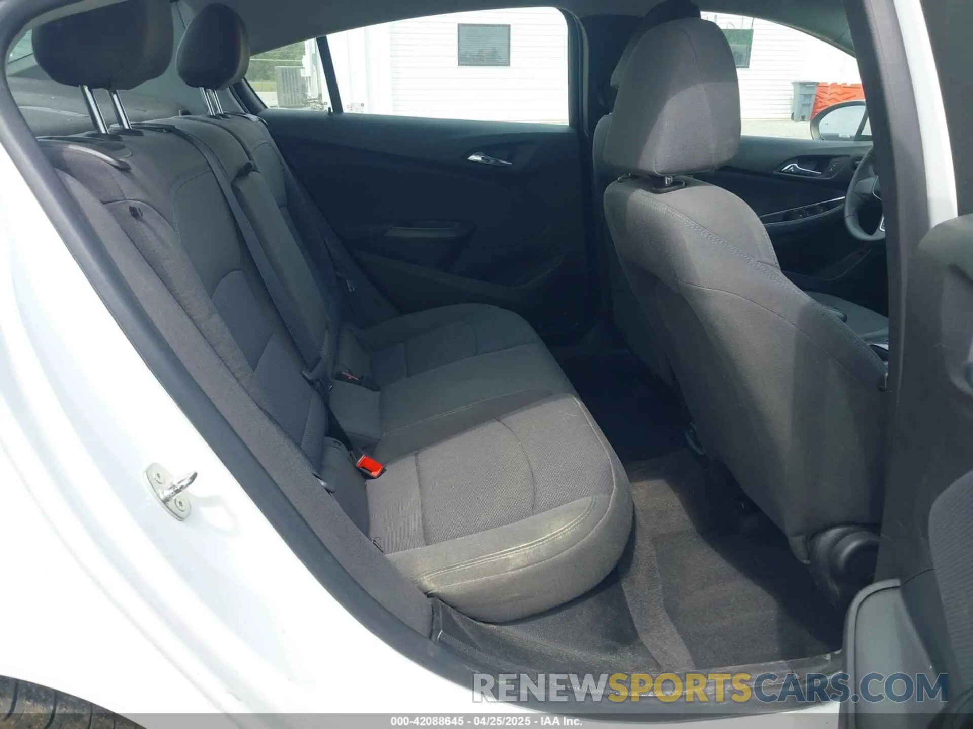 8 fotografías del automóvil dañado 1G1BE5SM5K7114313 CHEVROLET CRUZE 2019