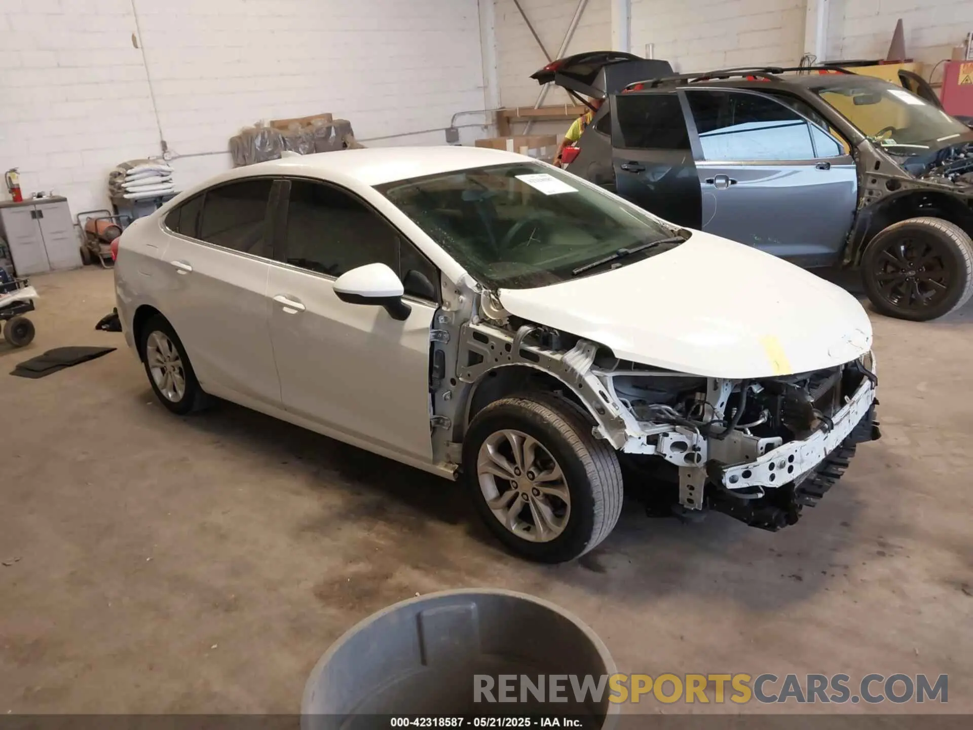 1 fotografías del automóvil dañado 1G1BE5SM5K7115588 CHEVROLET CRUZE 2019