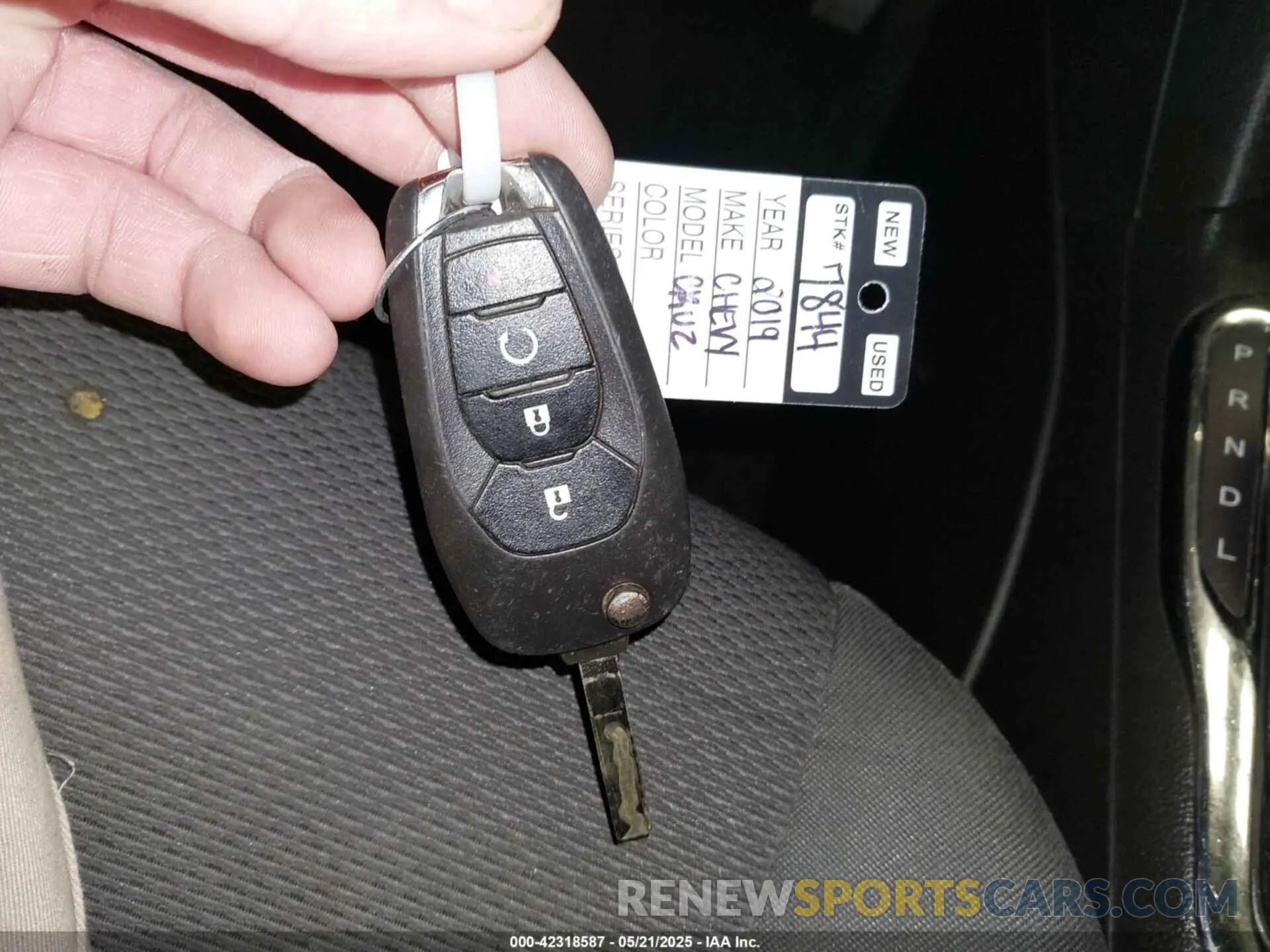 11 fotografías del automóvil dañado 1G1BE5SM5K7115588 CHEVROLET CRUZE 2019
