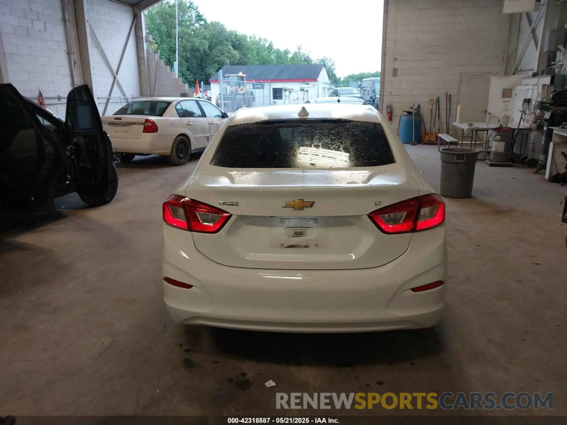 17 fotografías del automóvil dañado 1G1BE5SM5K7115588 CHEVROLET CRUZE 2019