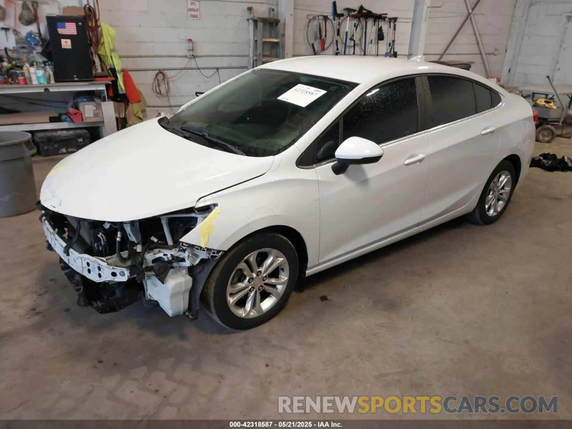 2 fotografías del automóvil dañado 1G1BE5SM5K7115588 CHEVROLET CRUZE 2019