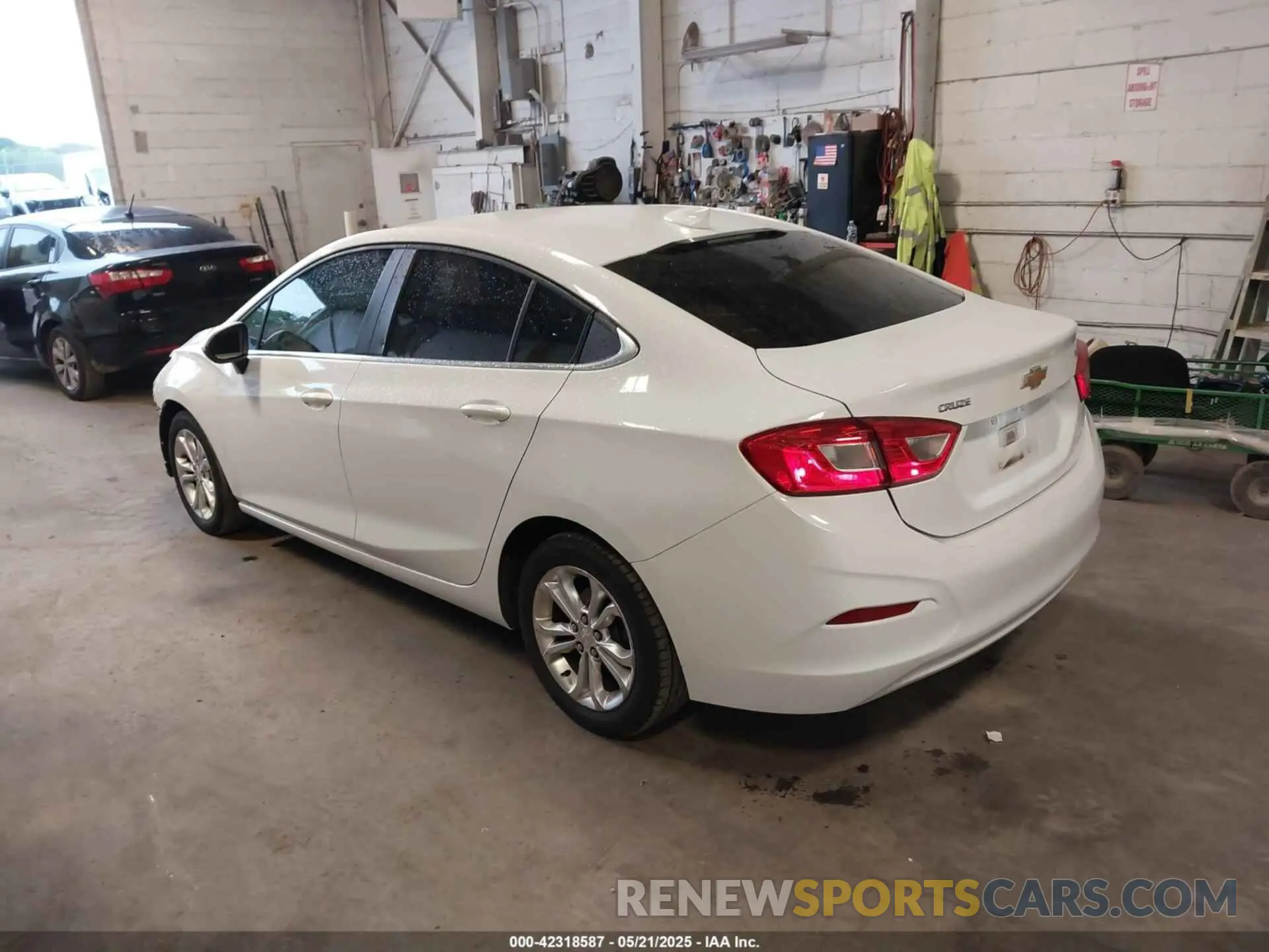 3 fotografías del automóvil dañado 1G1BE5SM5K7115588 CHEVROLET CRUZE 2019