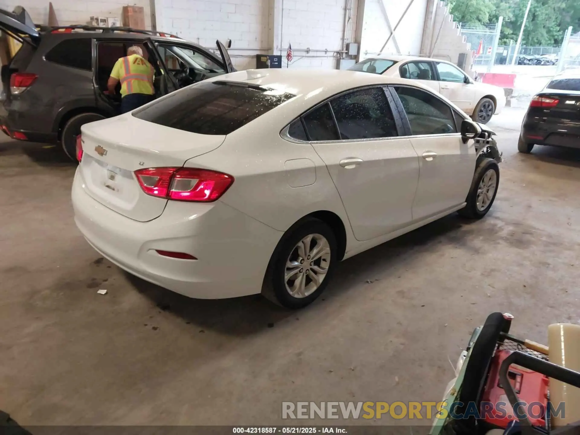 4 fotografías del automóvil dañado 1G1BE5SM5K7115588 CHEVROLET CRUZE 2019