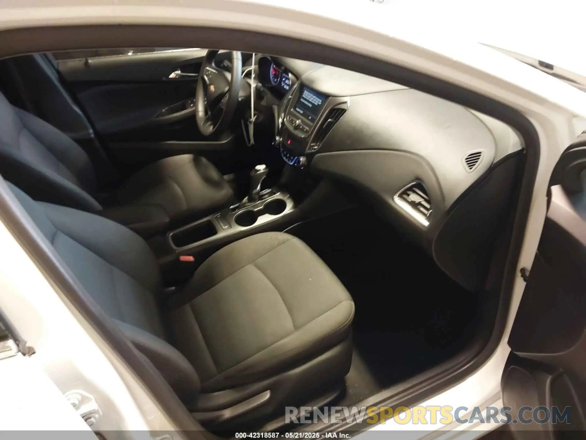 5 fotografías del automóvil dañado 1G1BE5SM5K7115588 CHEVROLET CRUZE 2019