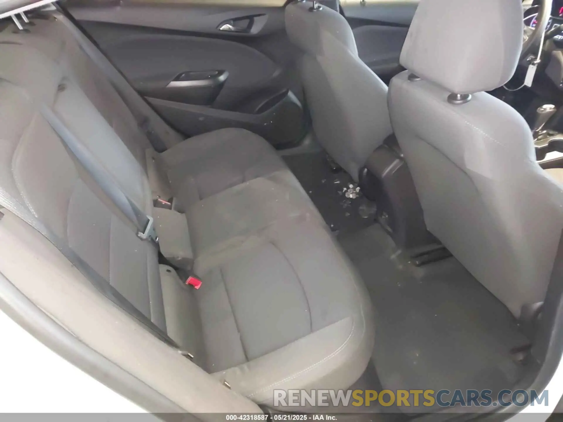 8 fotografías del automóvil dañado 1G1BE5SM5K7115588 CHEVROLET CRUZE 2019