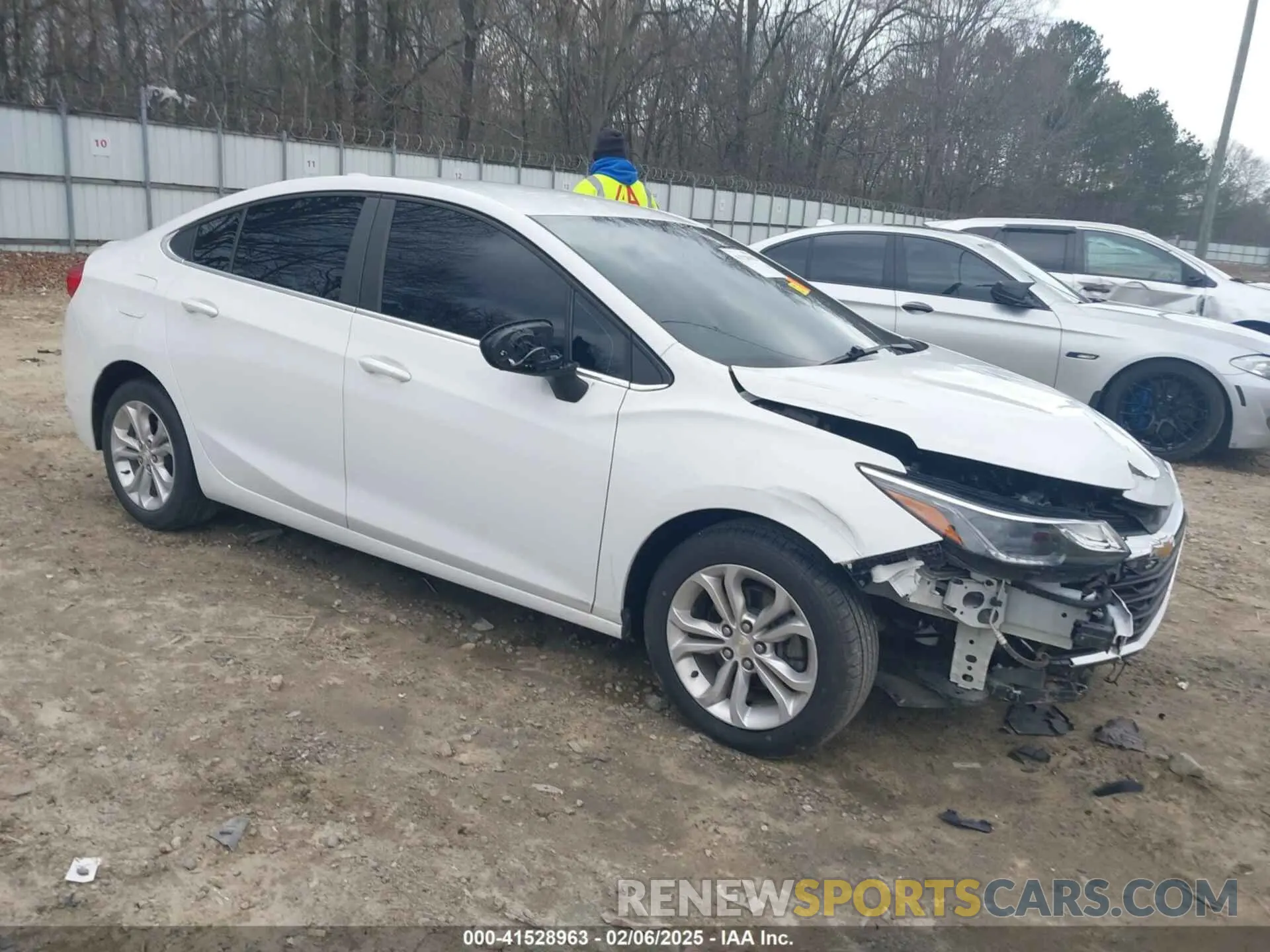 1 fotografías del automóvil dañado 1G1BE5SM5K7124694 CHEVROLET CRUZE 2019