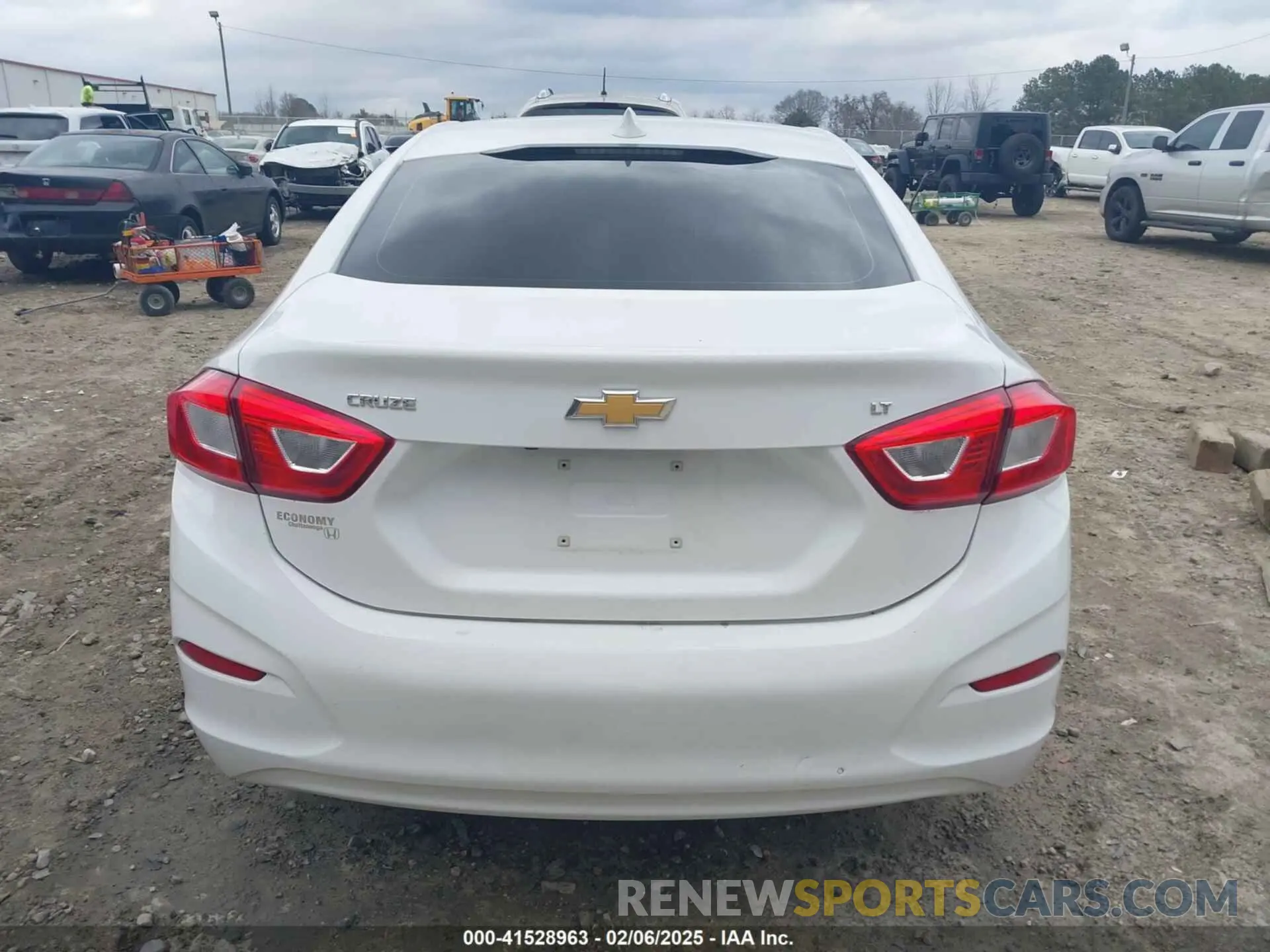 17 fotografías del automóvil dañado 1G1BE5SM5K7124694 CHEVROLET CRUZE 2019