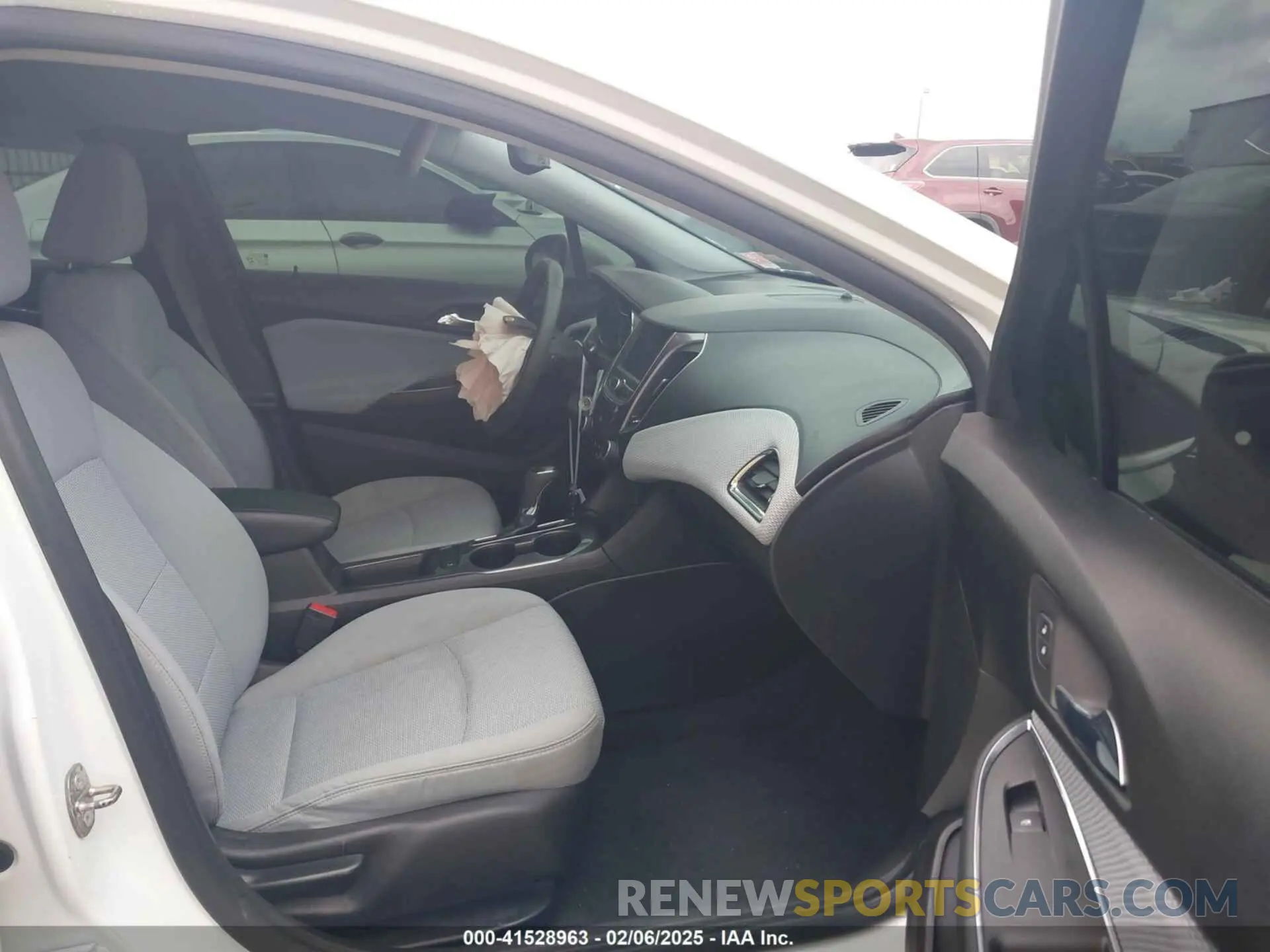 5 fotografías del automóvil dañado 1G1BE5SM5K7124694 CHEVROLET CRUZE 2019