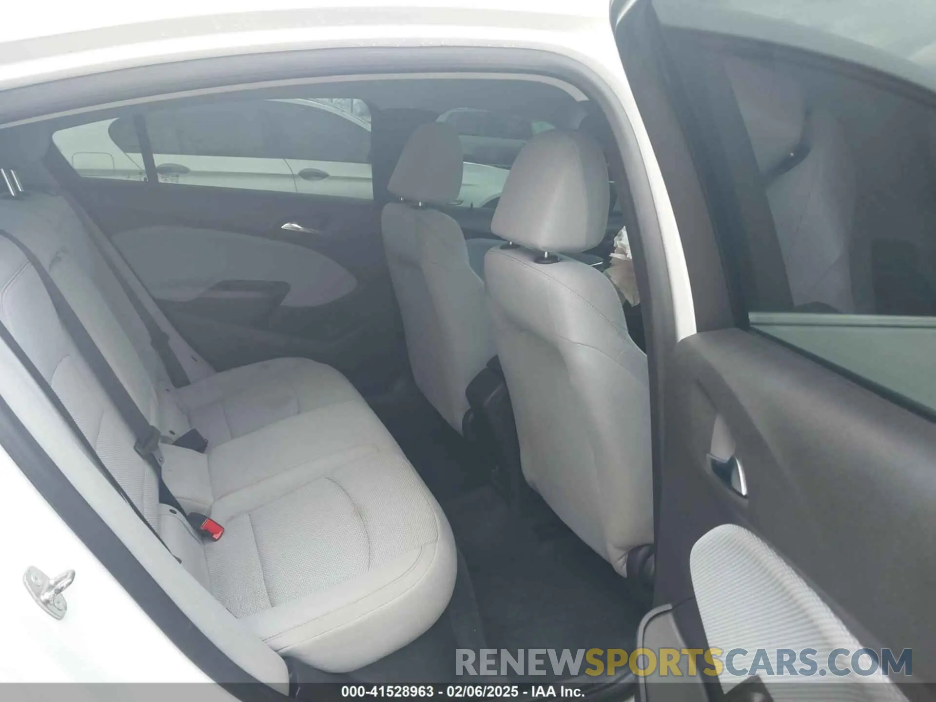 8 fotografías del automóvil dañado 1G1BE5SM5K7124694 CHEVROLET CRUZE 2019