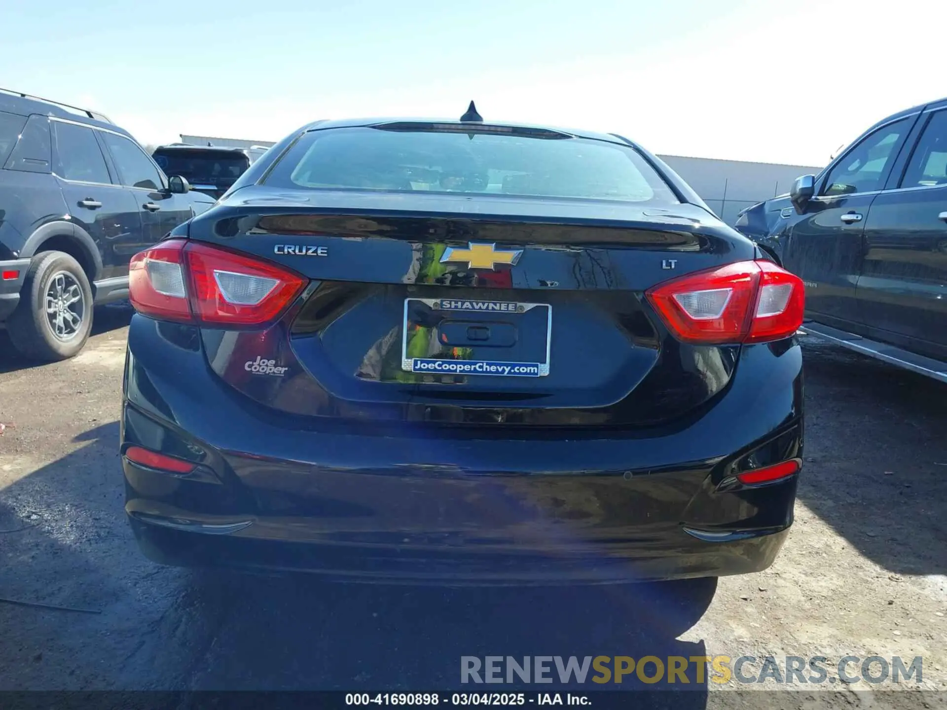 16 fotografías del automóvil dañado 1G1BE5SM6K7124879 CHEVROLET CRUZE 2019