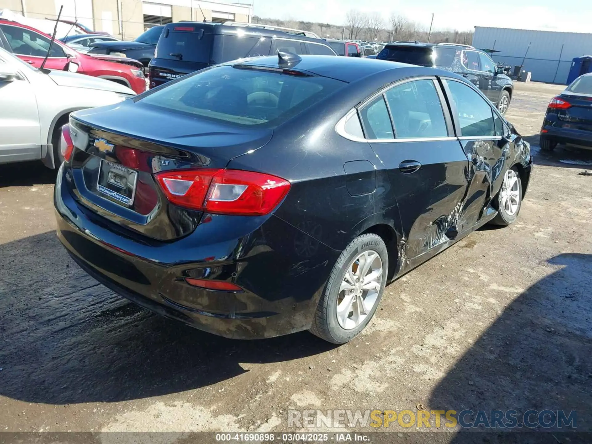 4 fotografías del automóvil dañado 1G1BE5SM6K7124879 CHEVROLET CRUZE 2019