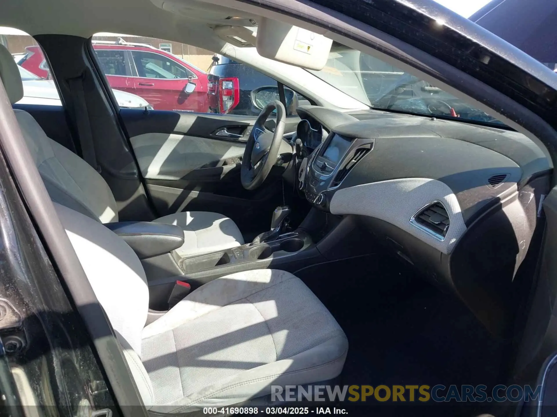 5 fotografías del automóvil dañado 1G1BE5SM6K7124879 CHEVROLET CRUZE 2019