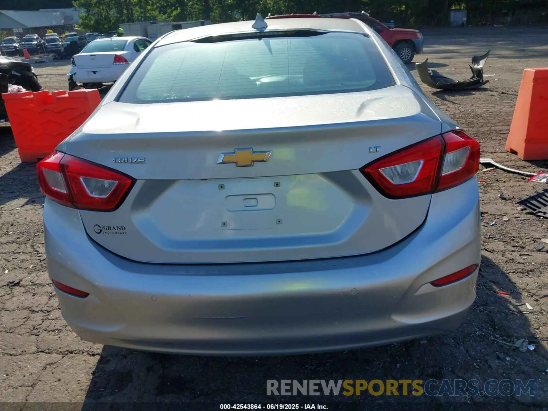 16 fotografías del automóvil dañado 1G1BE5SM6K7139527 CHEVROLET CRUZE 2019