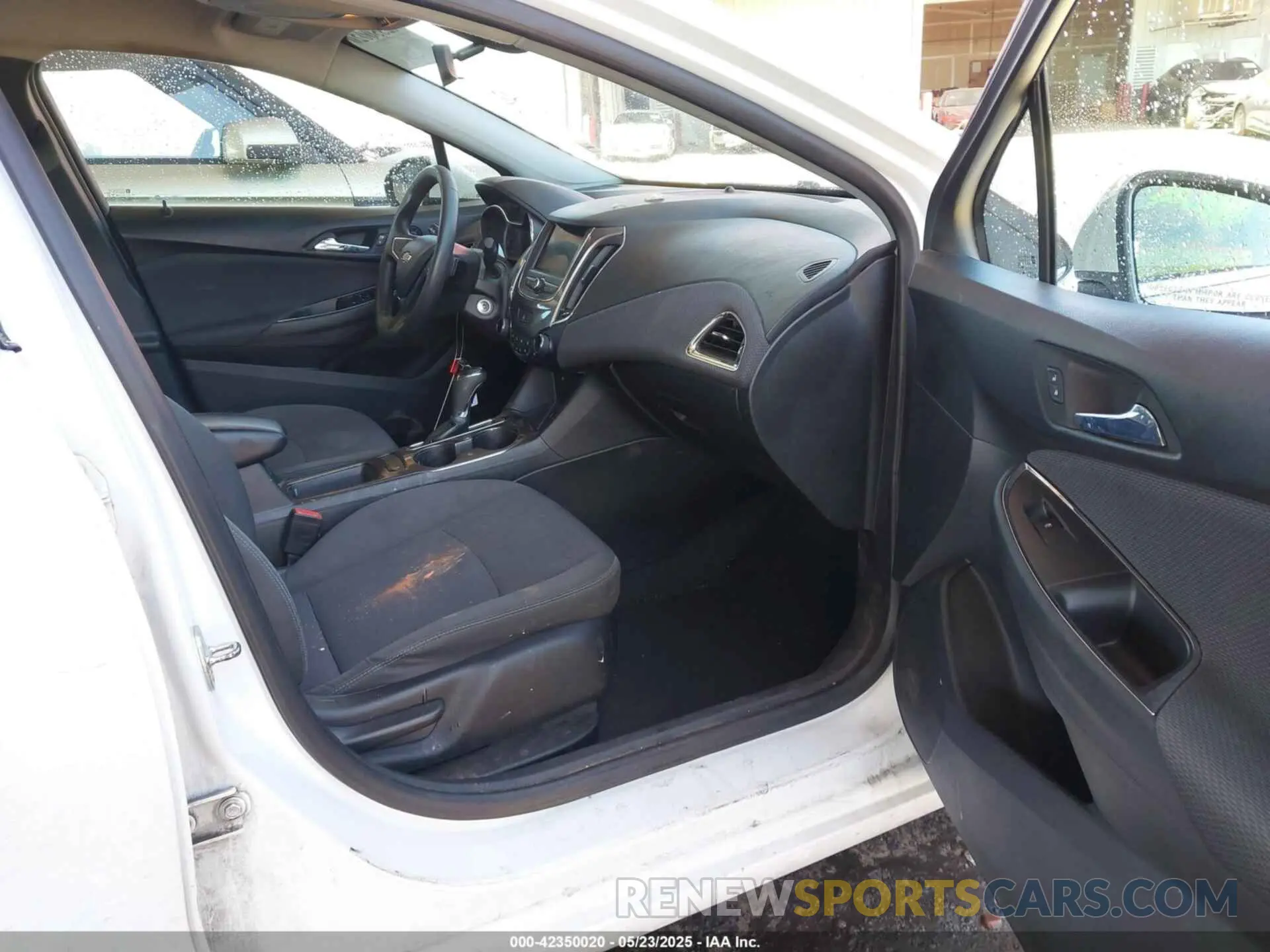 5 fotografías del automóvil dañado 1G1BE5SM6K7147241 CHEVROLET CRUZE 2019