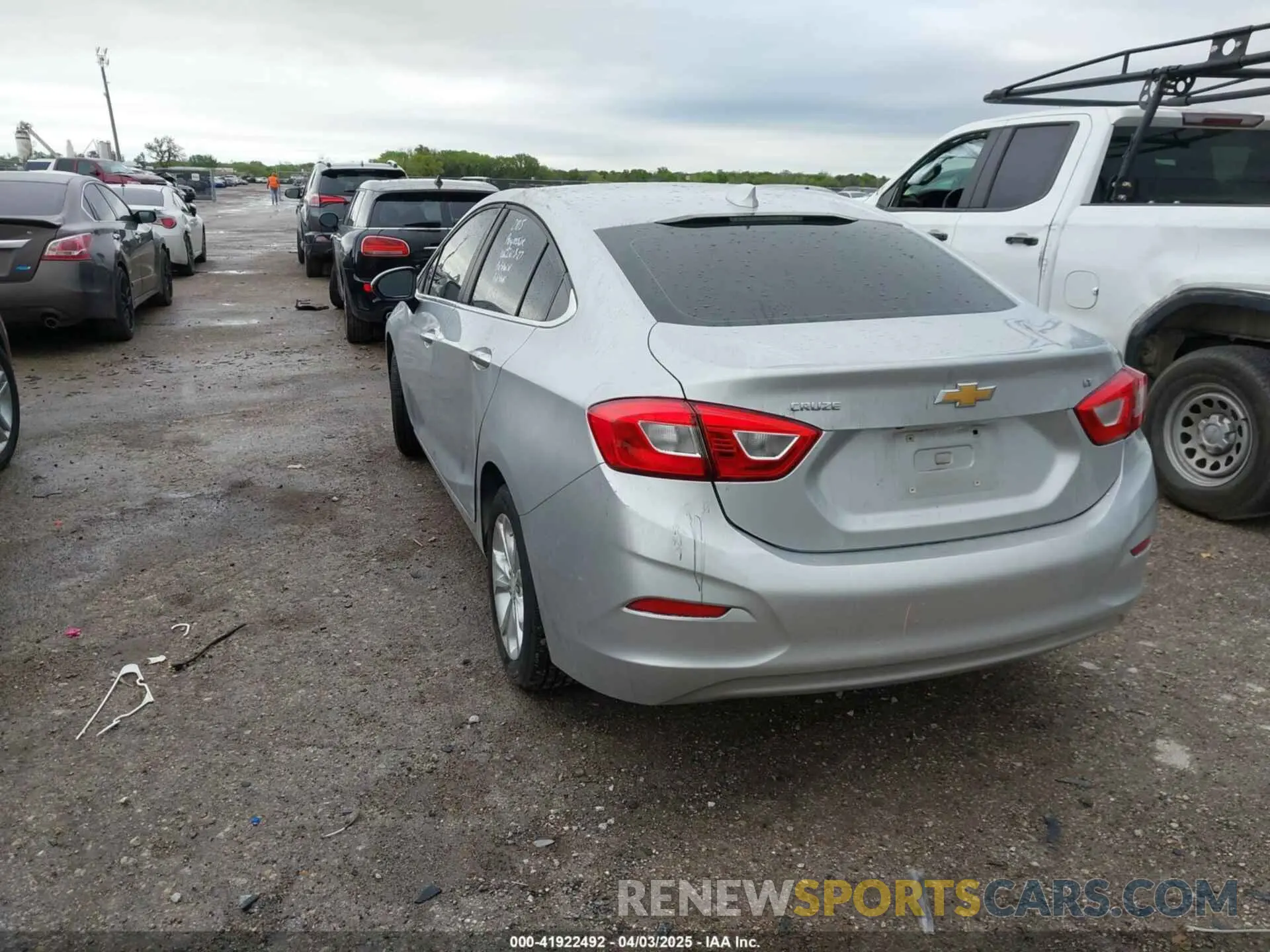 3 fotografías del automóvil dañado 1G1BE5SM7K7107704 CHEVROLET CRUZE 2019