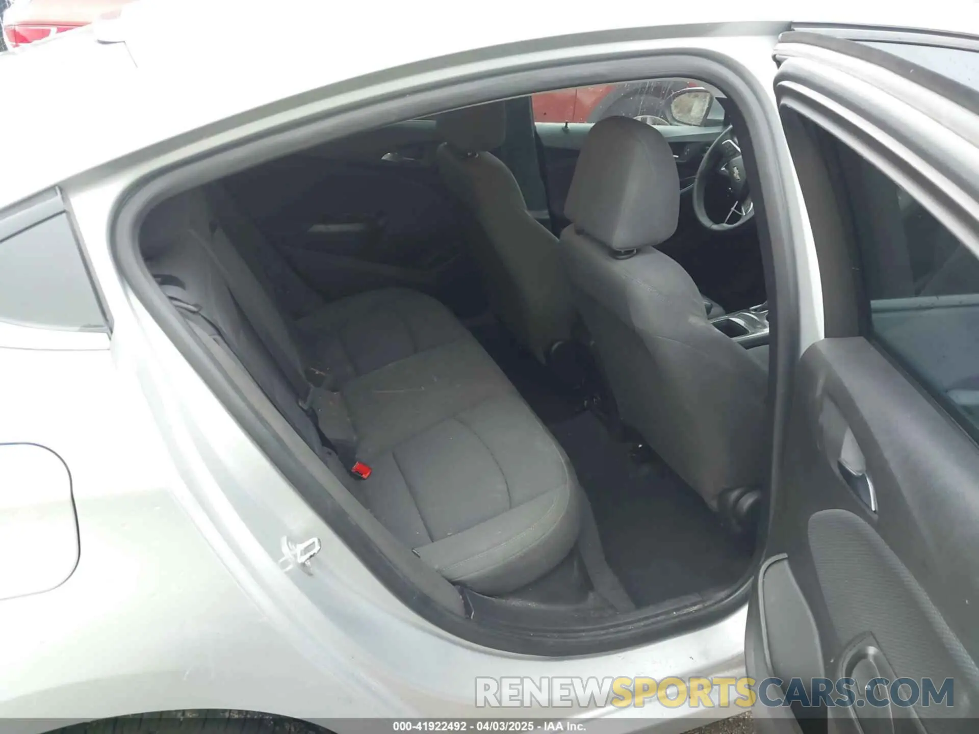 8 fotografías del automóvil dañado 1G1BE5SM7K7107704 CHEVROLET CRUZE 2019