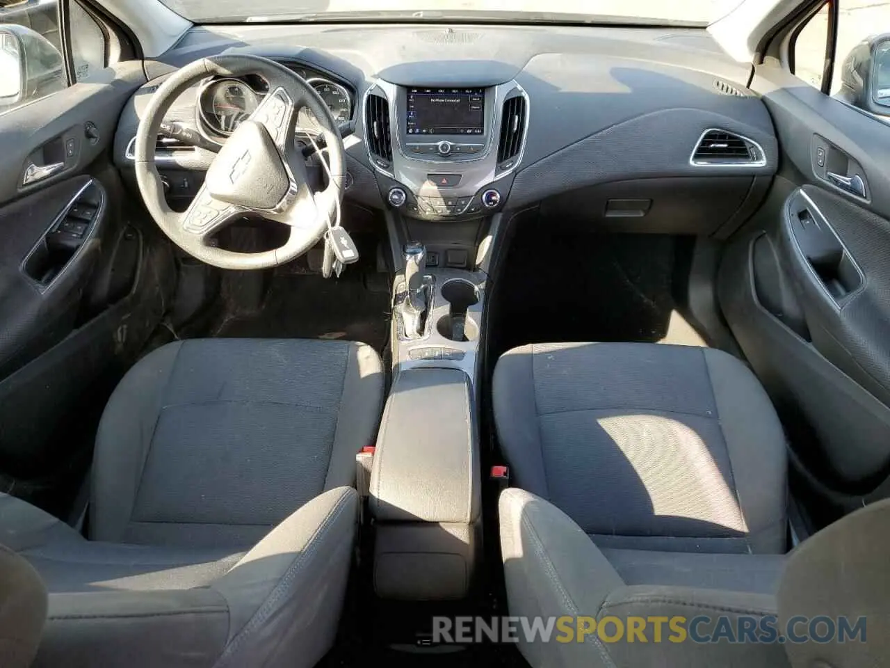 8 fotografías del automóvil dañado 1G1BE5SM8K7120185 CHEVROLET CRUZE 2019