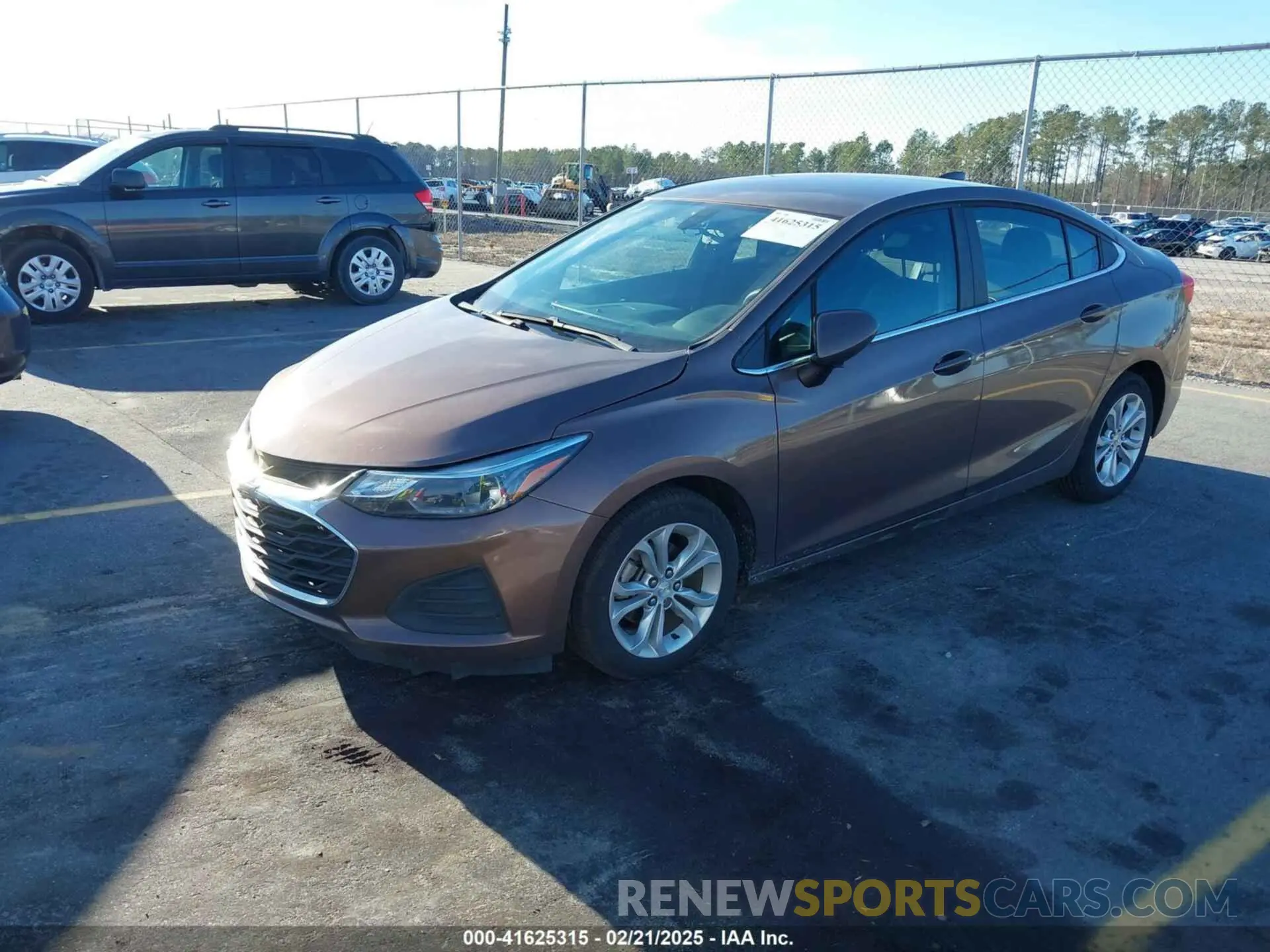 2 fotografías del automóvil dañado 1G1BE5SM8K7120736 CHEVROLET CRUZE 2019