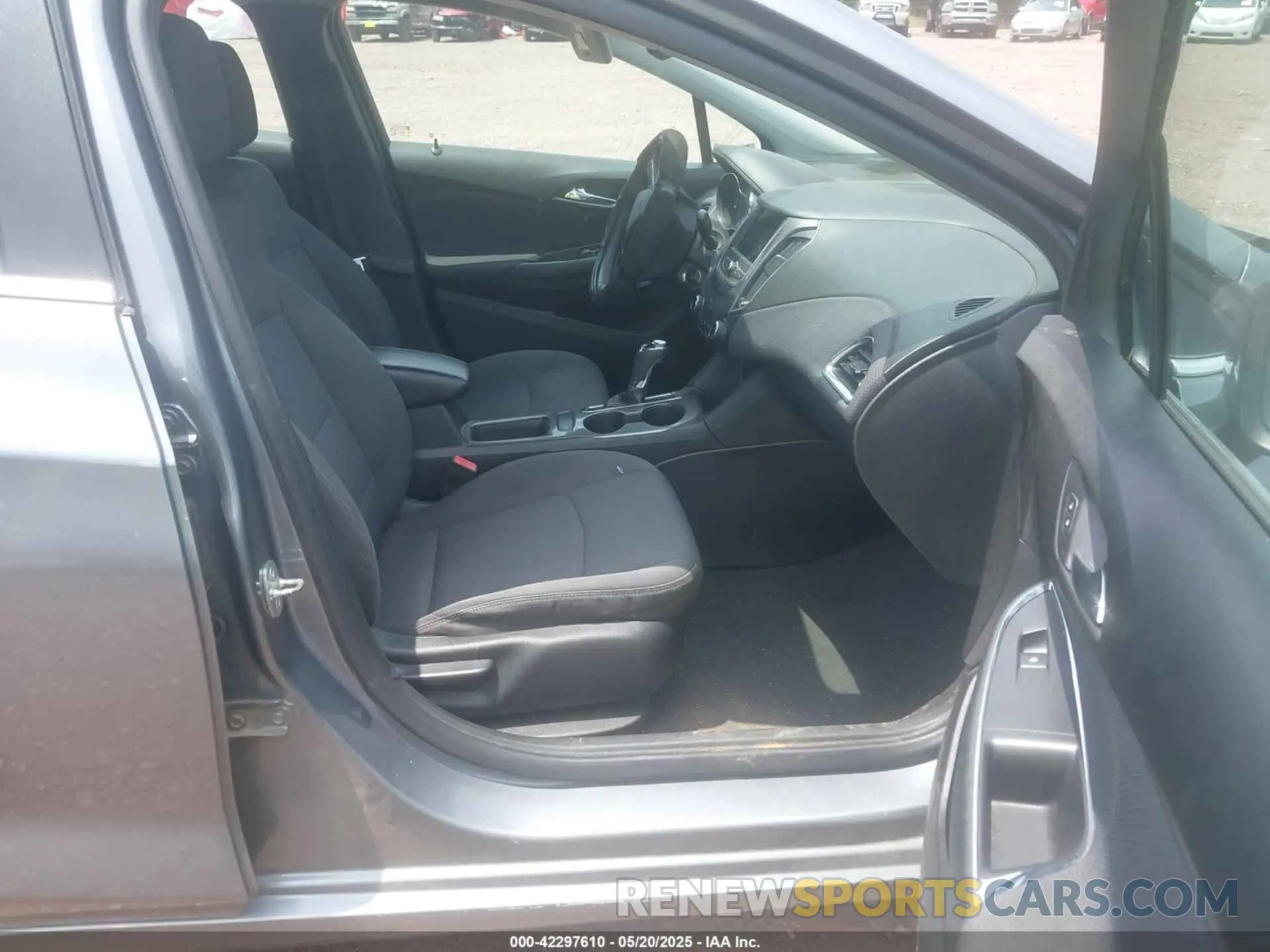 5 fotografías del automóvil dañado 1G1BE5SM9K7115562 CHEVROLET CRUZE 2019