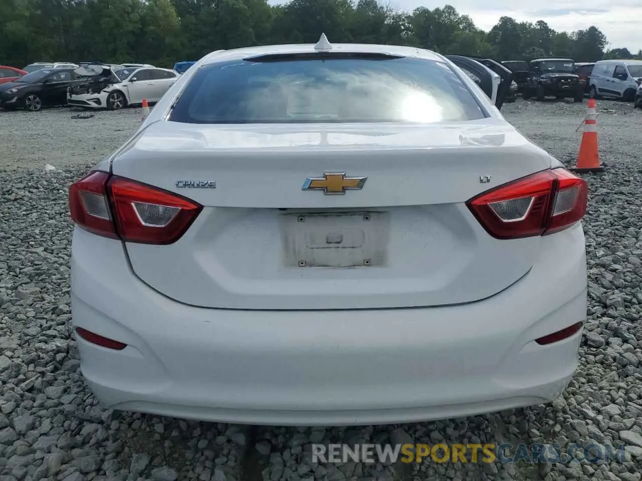 6 fotografías del automóvil dañado 1G1BE5SM9K7118154 CHEVROLET CRUZE 2019