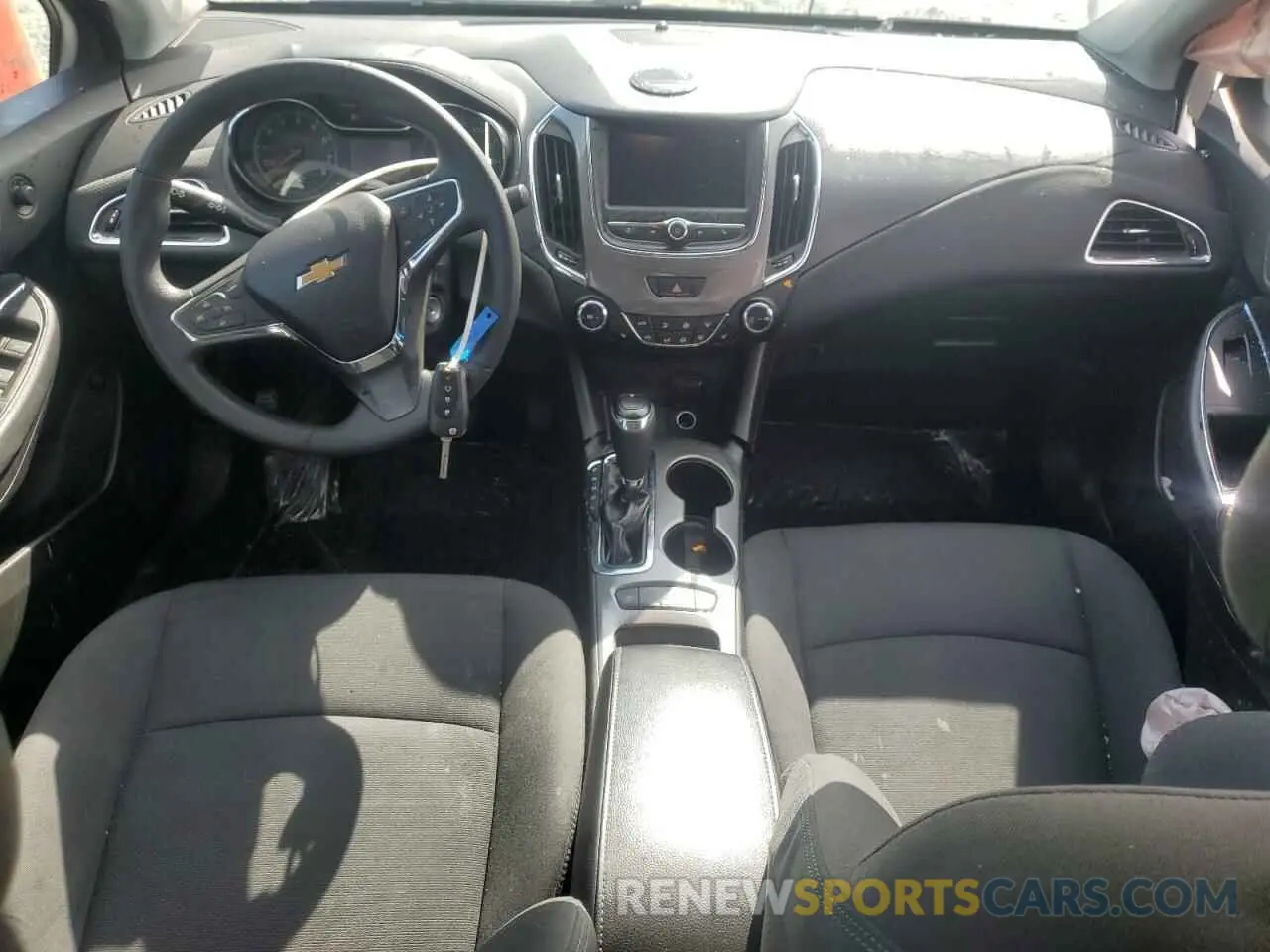 8 fotografías del automóvil dañado 1G1BE5SM9K7118154 CHEVROLET CRUZE 2019