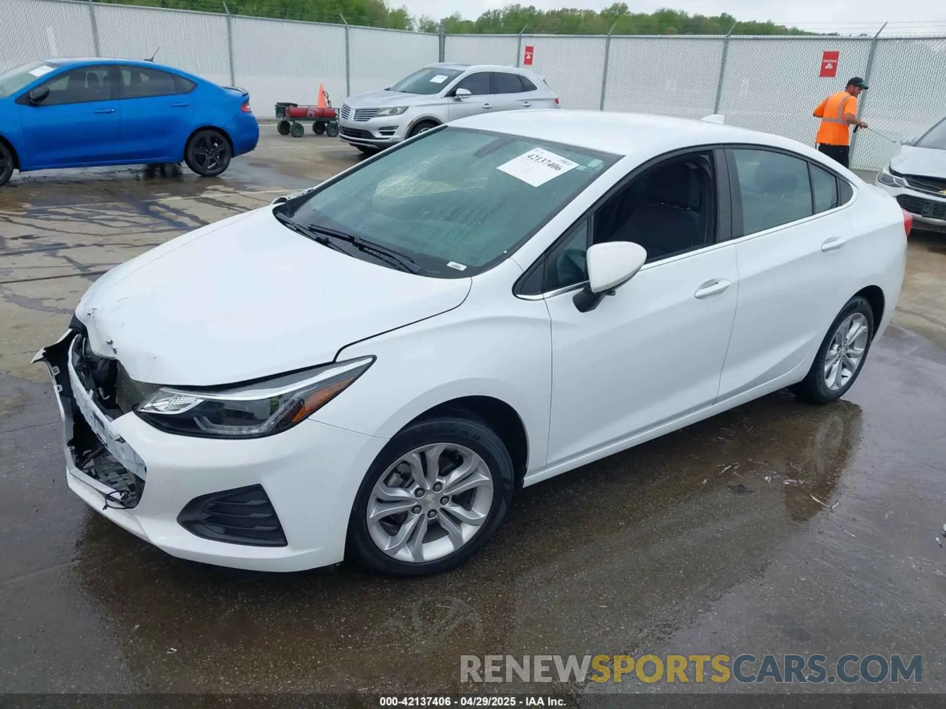 2 fotografías del automóvil dañado 1G1BE5SMXK7118146 CHEVROLET CRUZE 2019