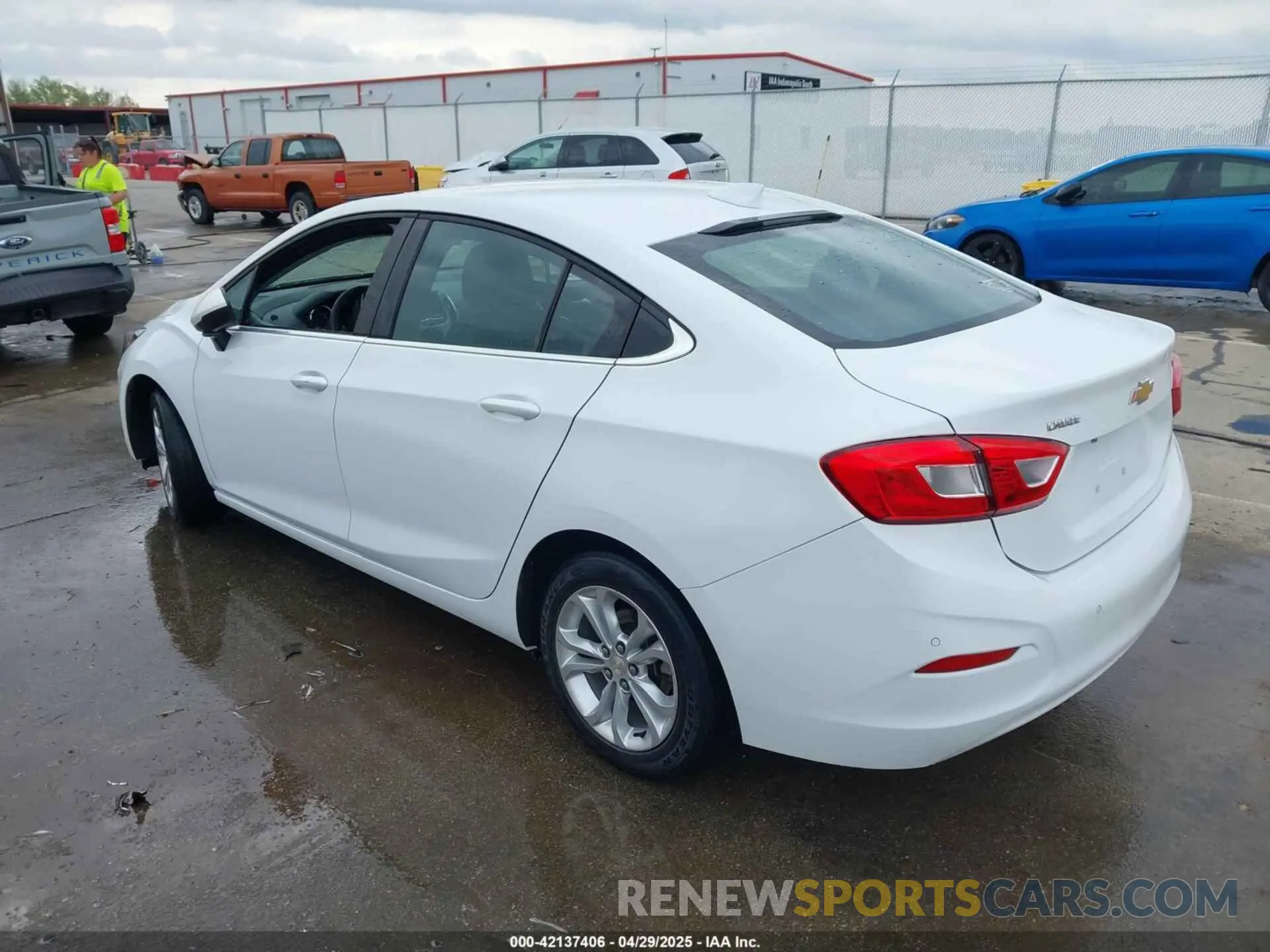 3 fotografías del automóvil dañado 1G1BE5SMXK7118146 CHEVROLET CRUZE 2019