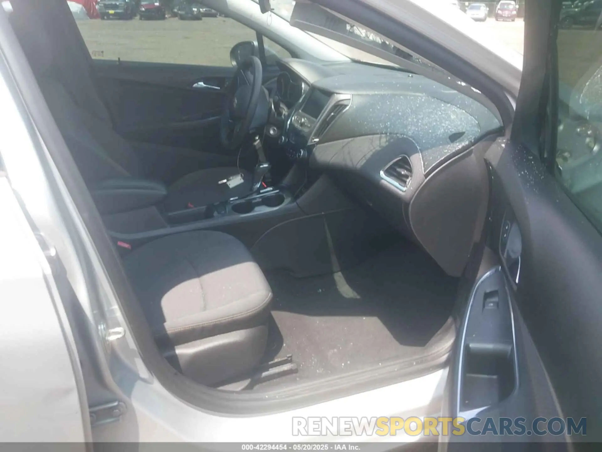 5 fotografías del automóvil dañado 1G1BJ5SM1K7103238 CHEVROLET CRUZE 2019