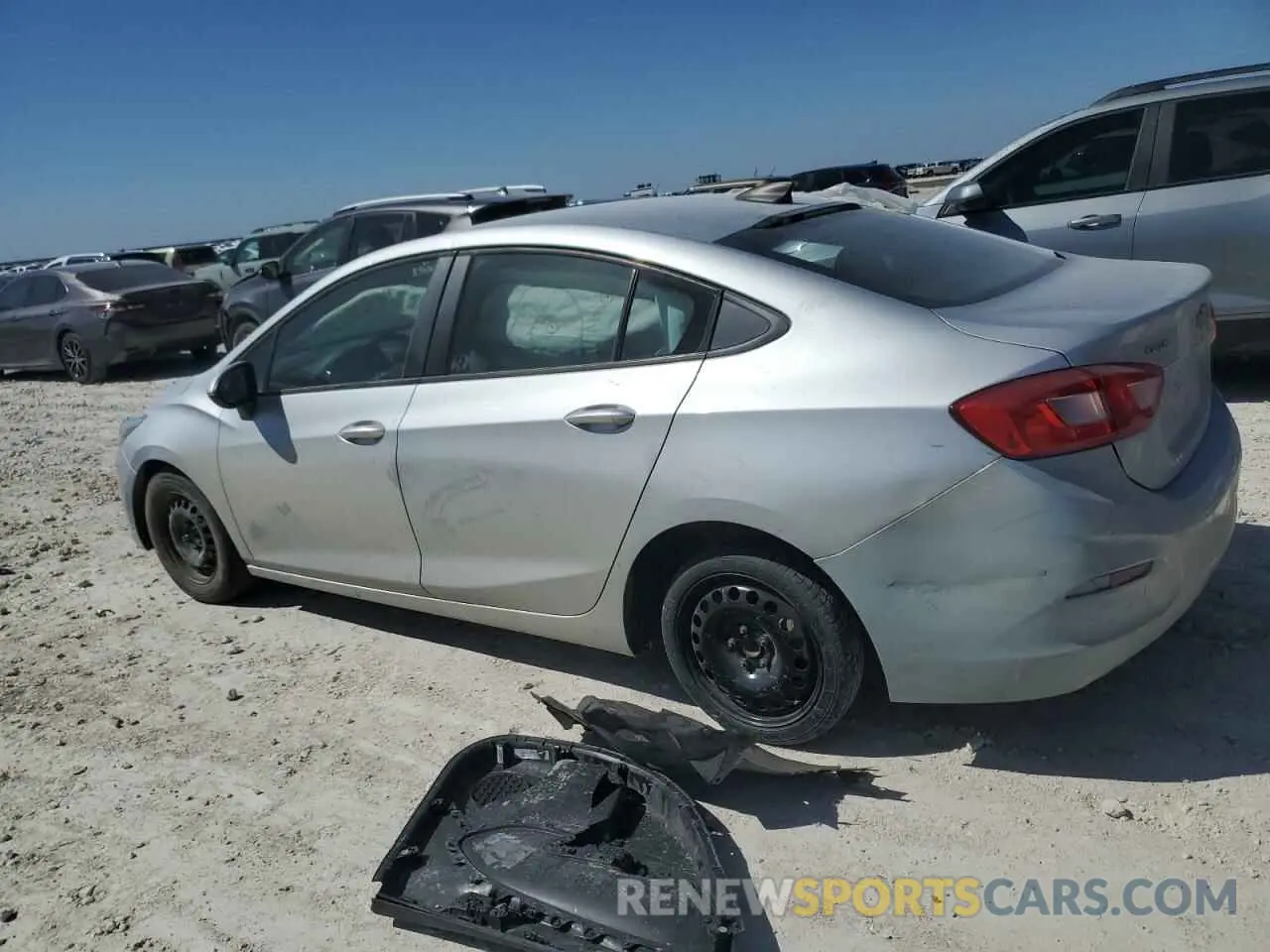 2 fotografías del automóvil dañado 1G1BJ5SM3K7105248 CHEVROLET CRUZE 2019