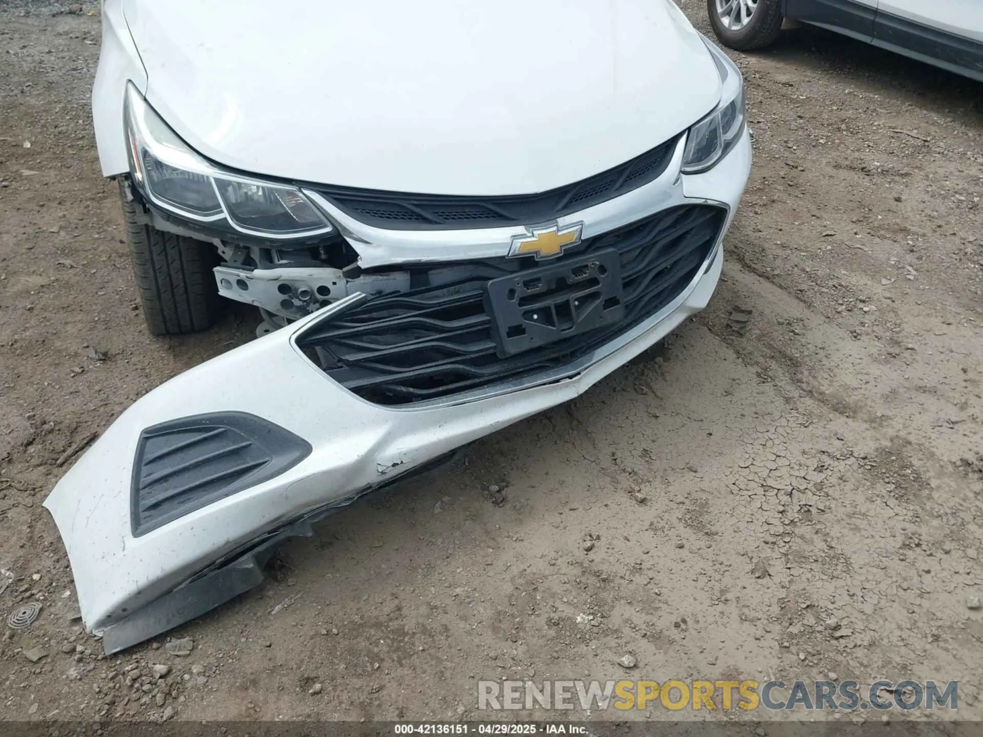 6 fotografías del automóvil dañado 1G1BJ5SM4K7104013 CHEVROLET CRUZE 2019