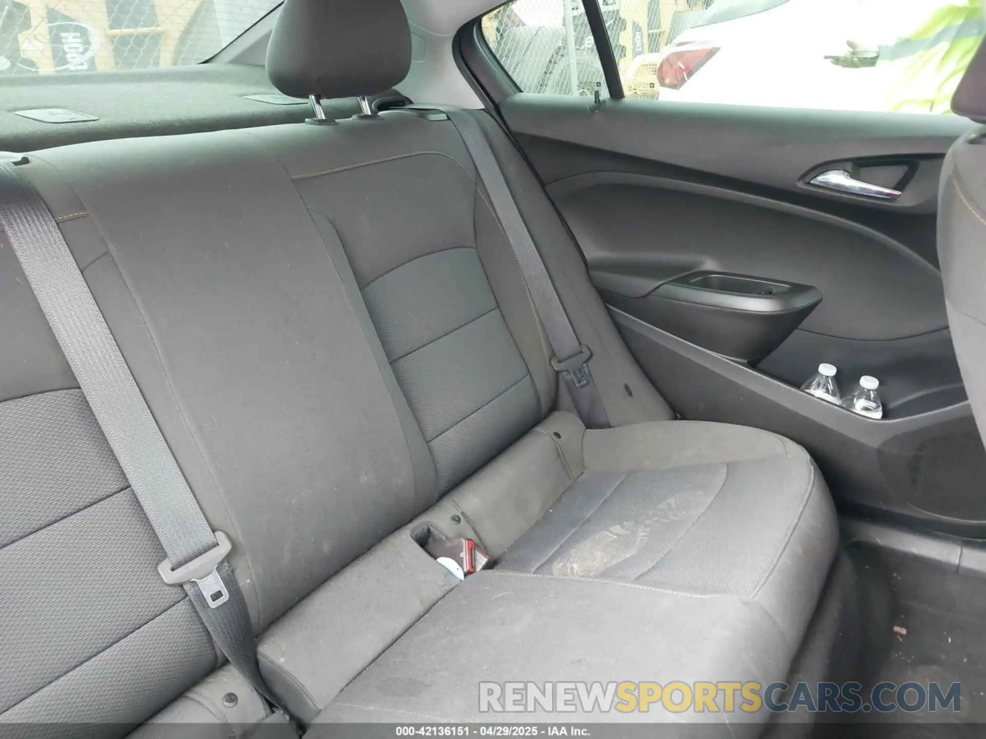 8 fotografías del automóvil dañado 1G1BJ5SM4K7104013 CHEVROLET CRUZE 2019