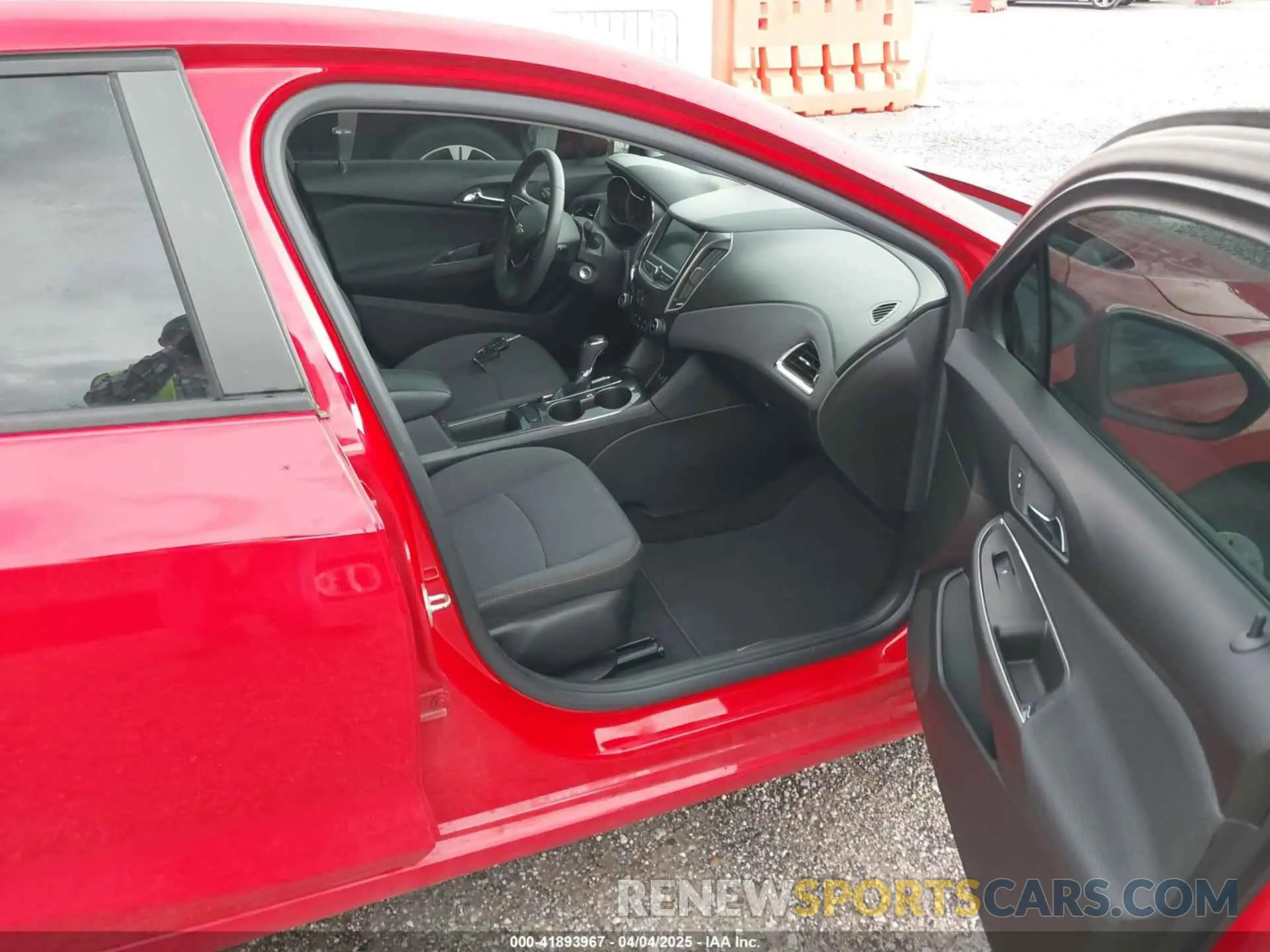 5 fotografías del automóvil dañado 1G1BJ5SM6K7102909 CHEVROLET CRUZE 2019