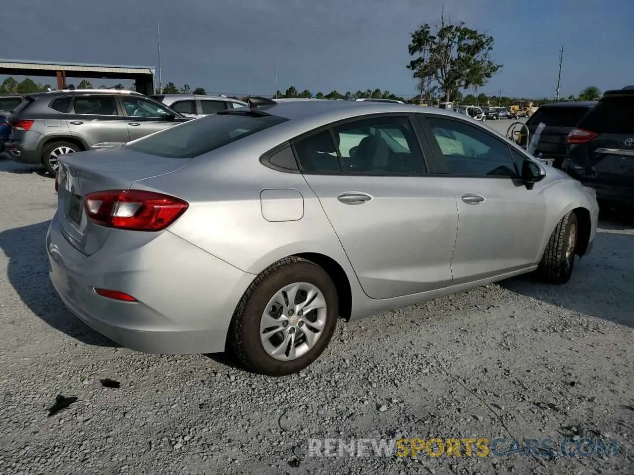 3 fotografías del automóvil dañado 1G1BJ5SM8K7104645 CHEVROLET CRUZE 2019