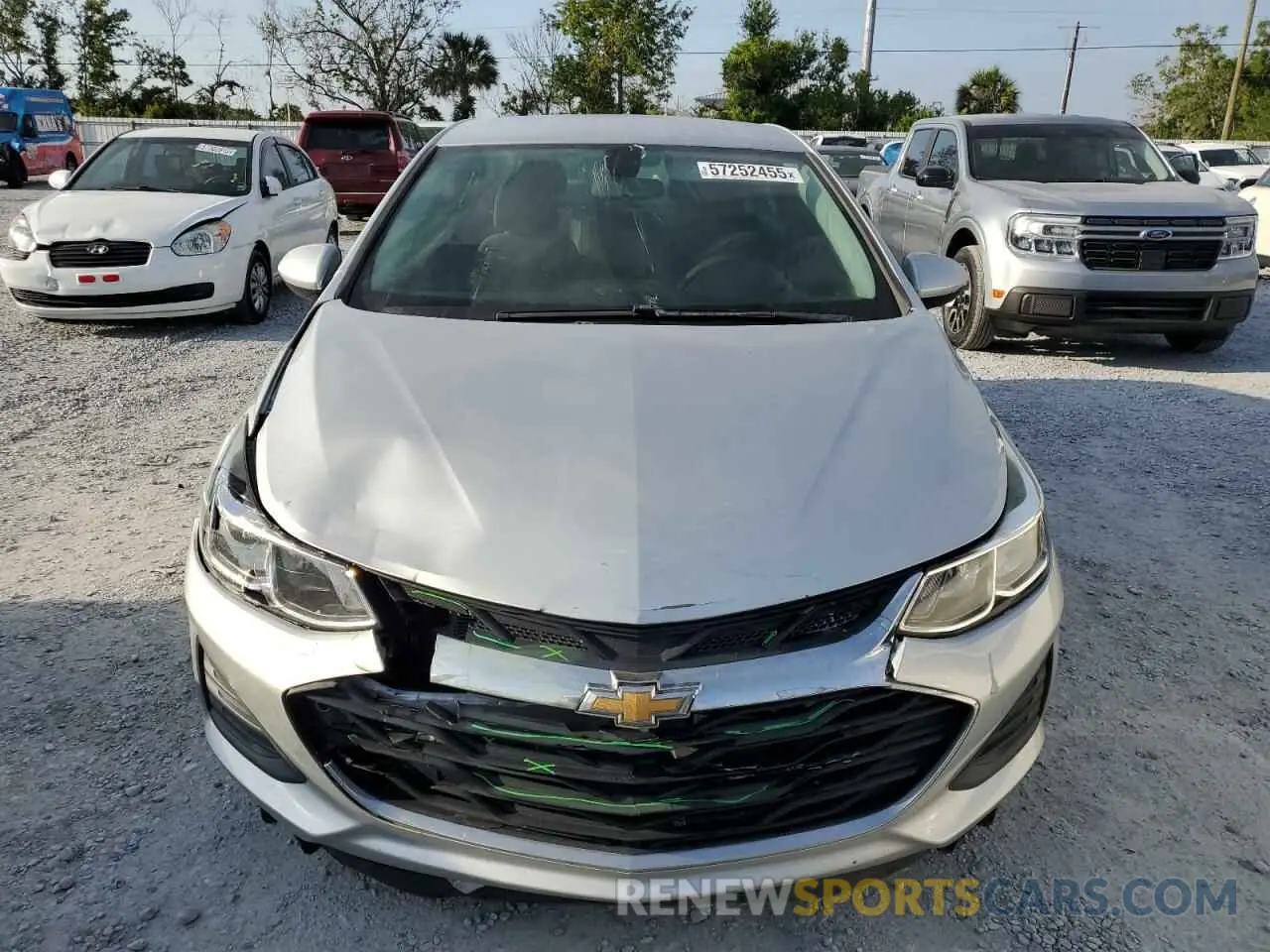 5 fotografías del automóvil dañado 1G1BJ5SM8K7104645 CHEVROLET CRUZE 2019