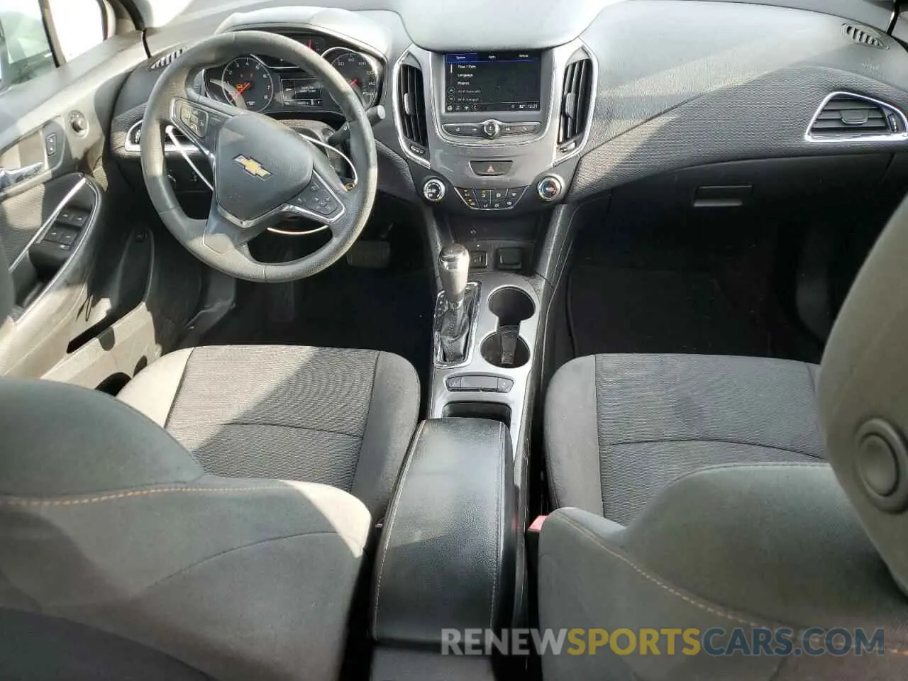 8 fotografías del automóvil dañado 1G1BJ5SM8K7104645 CHEVROLET CRUZE 2019