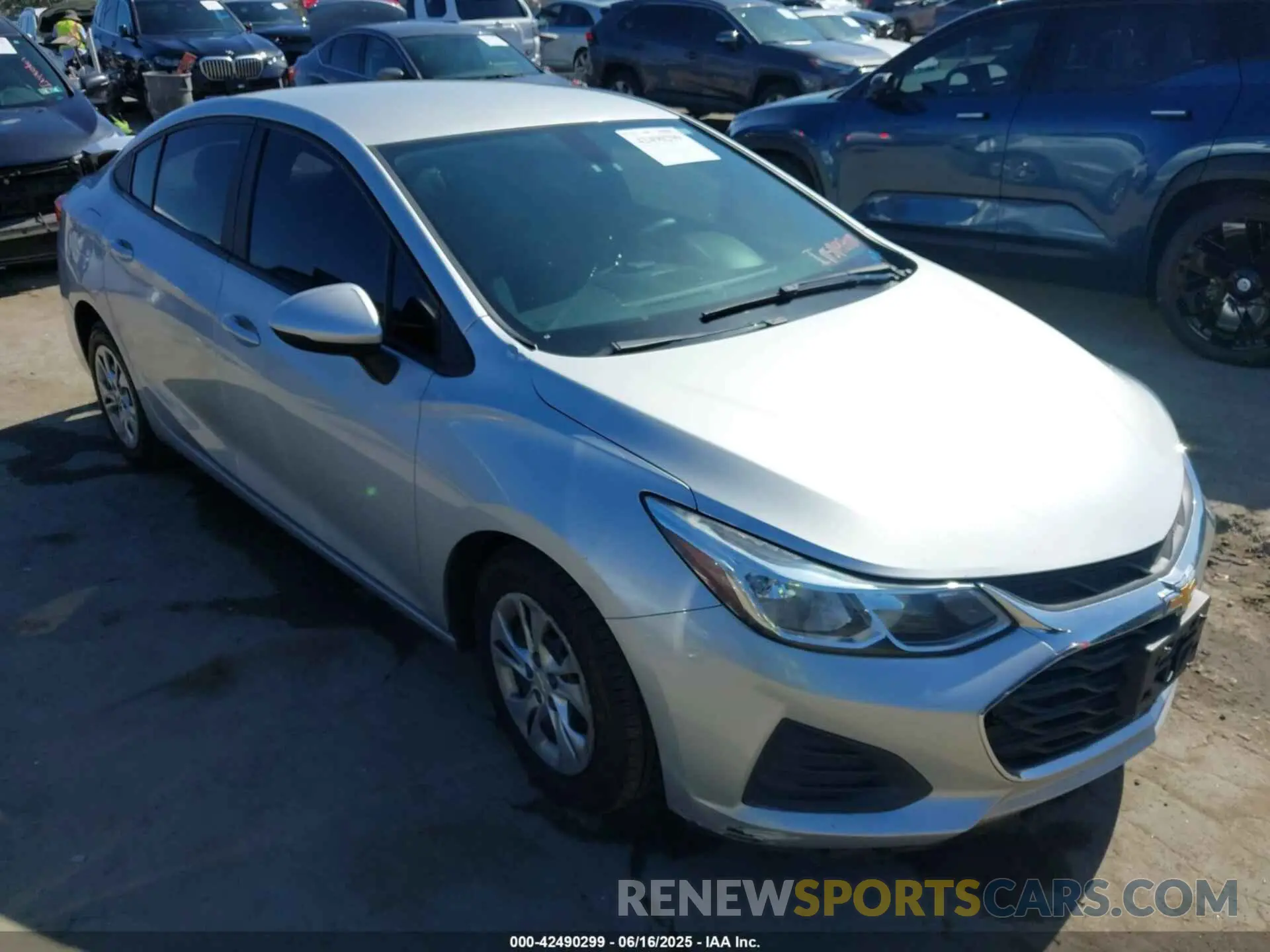 1 fotografías del automóvil dañado 1G1BJ5SMXK7104713 CHEVROLET CRUZE 2019