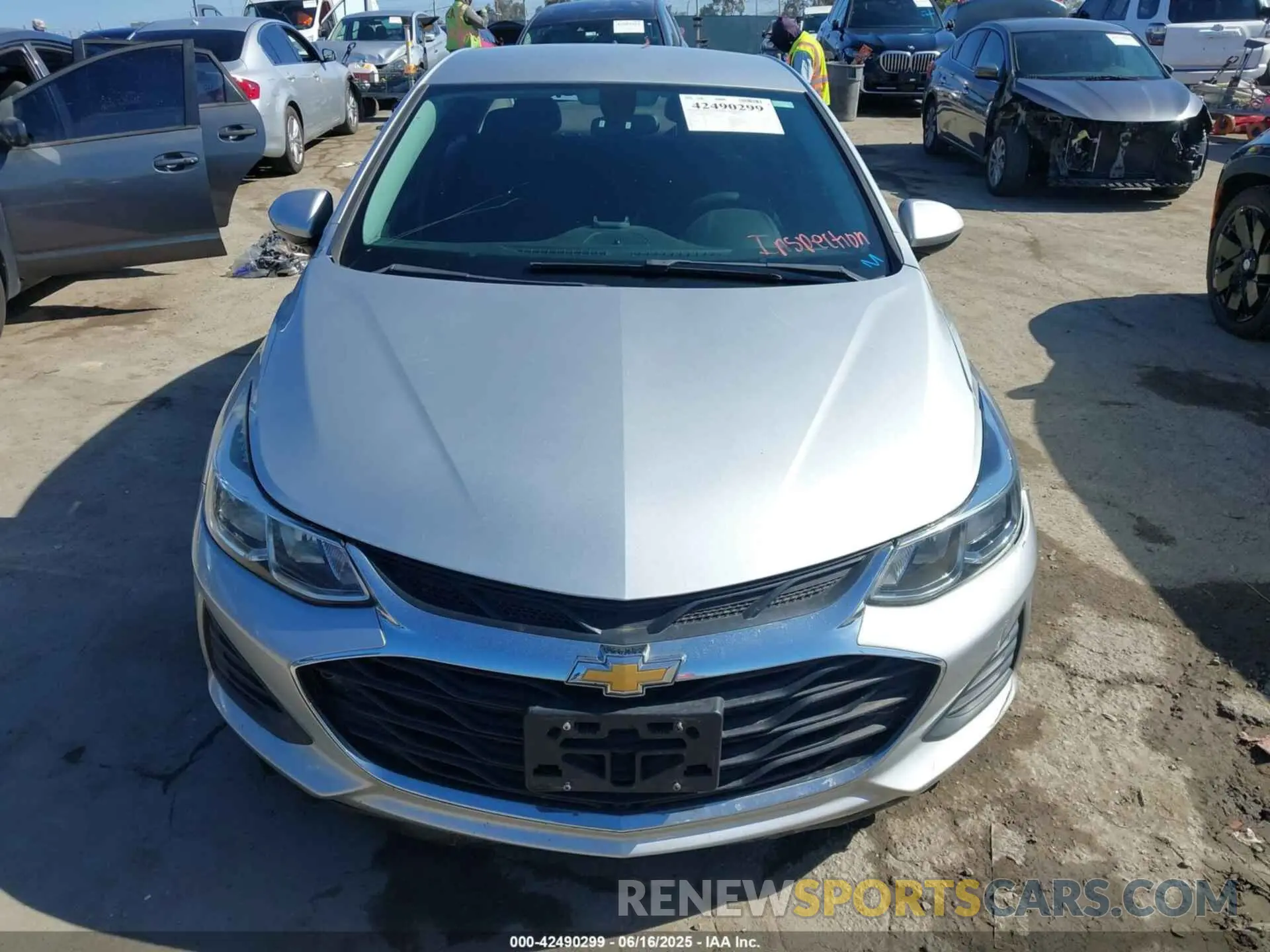 12 fotografías del automóvil dañado 1G1BJ5SMXK7104713 CHEVROLET CRUZE 2019