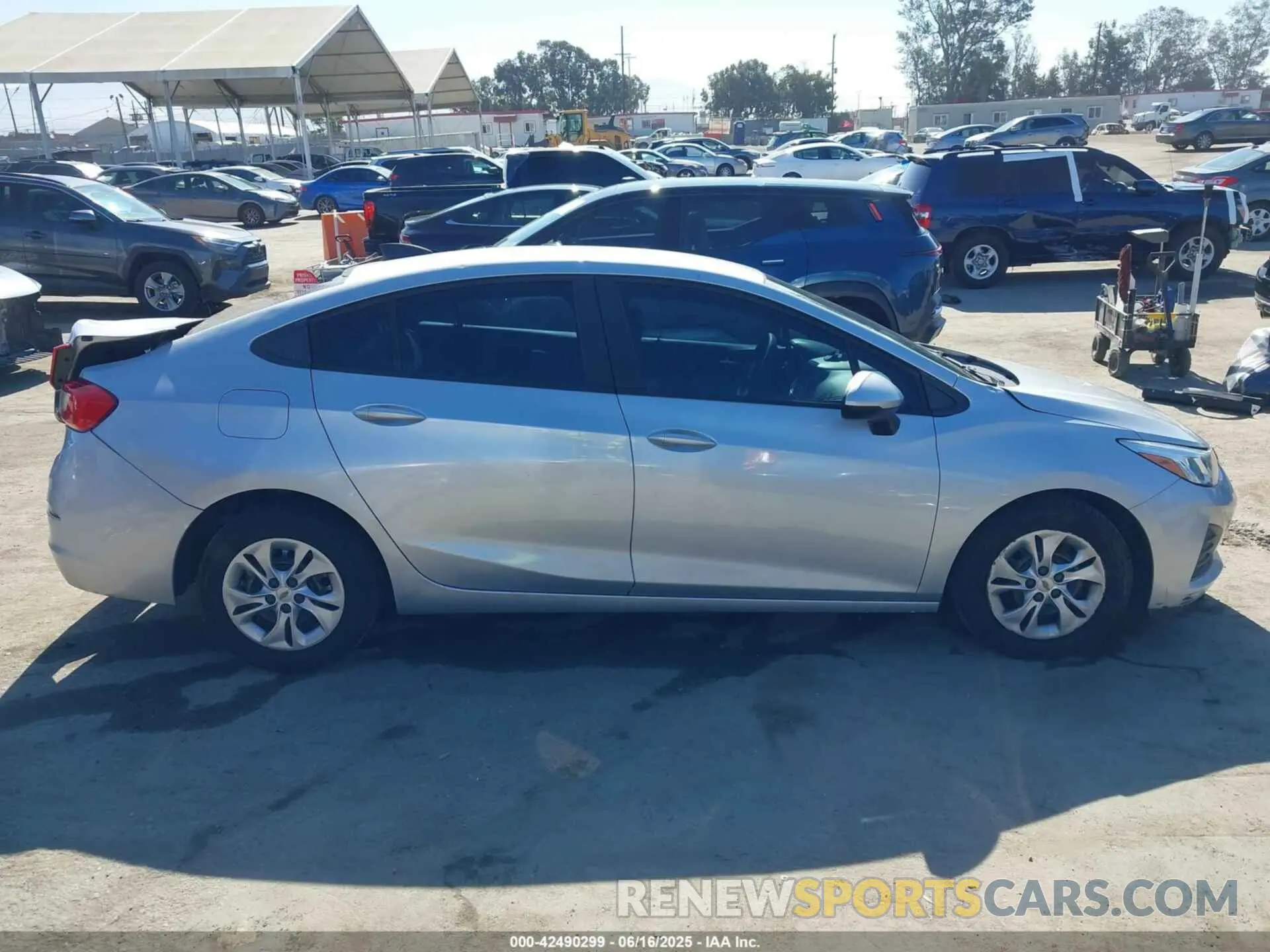 13 fotografías del automóvil dañado 1G1BJ5SMXK7104713 CHEVROLET CRUZE 2019
