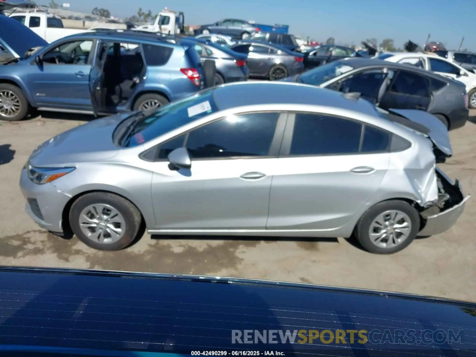 14 fotografías del automóvil dañado 1G1BJ5SMXK7104713 CHEVROLET CRUZE 2019