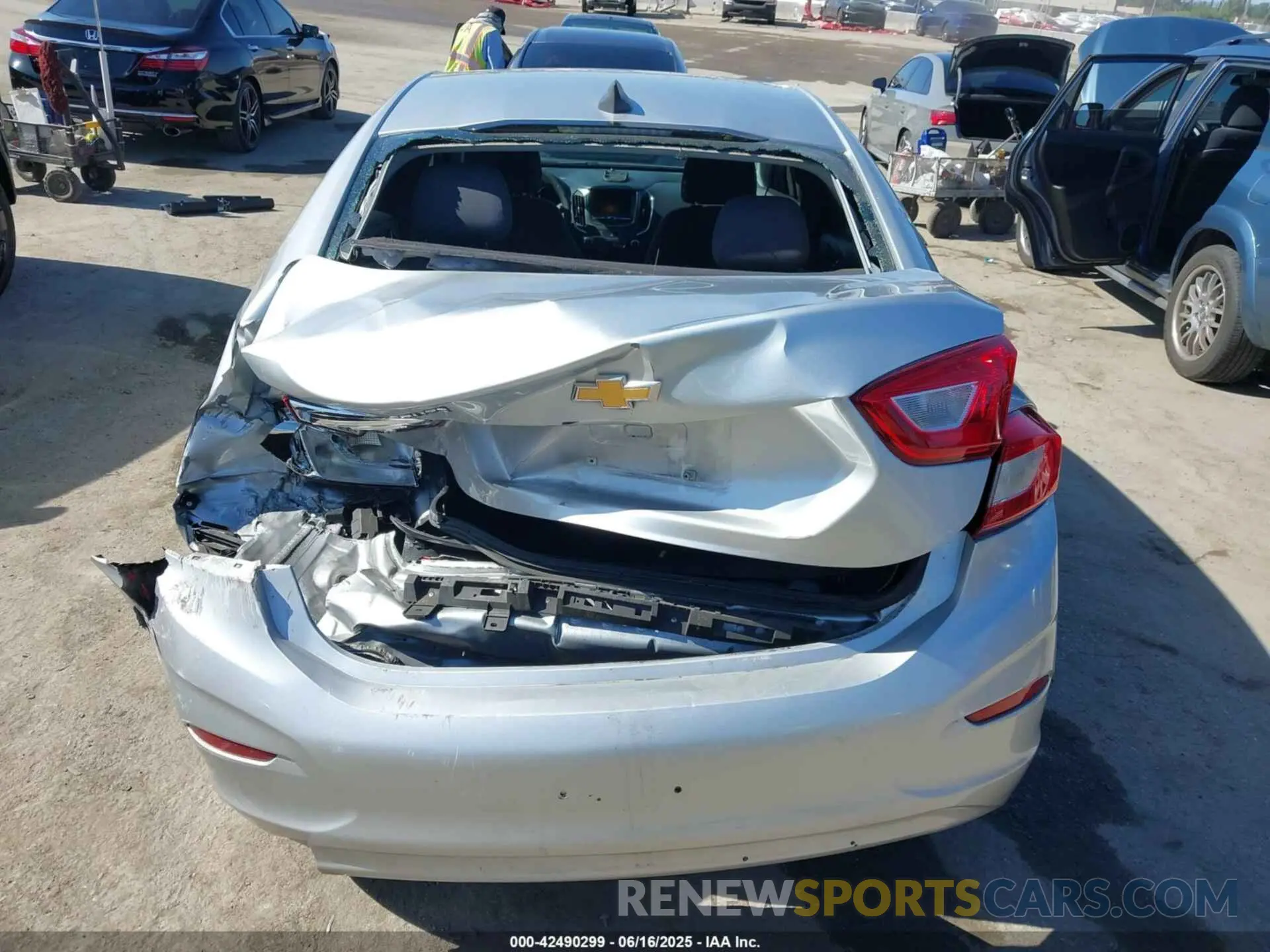 16 fotografías del automóvil dañado 1G1BJ5SMXK7104713 CHEVROLET CRUZE 2019
