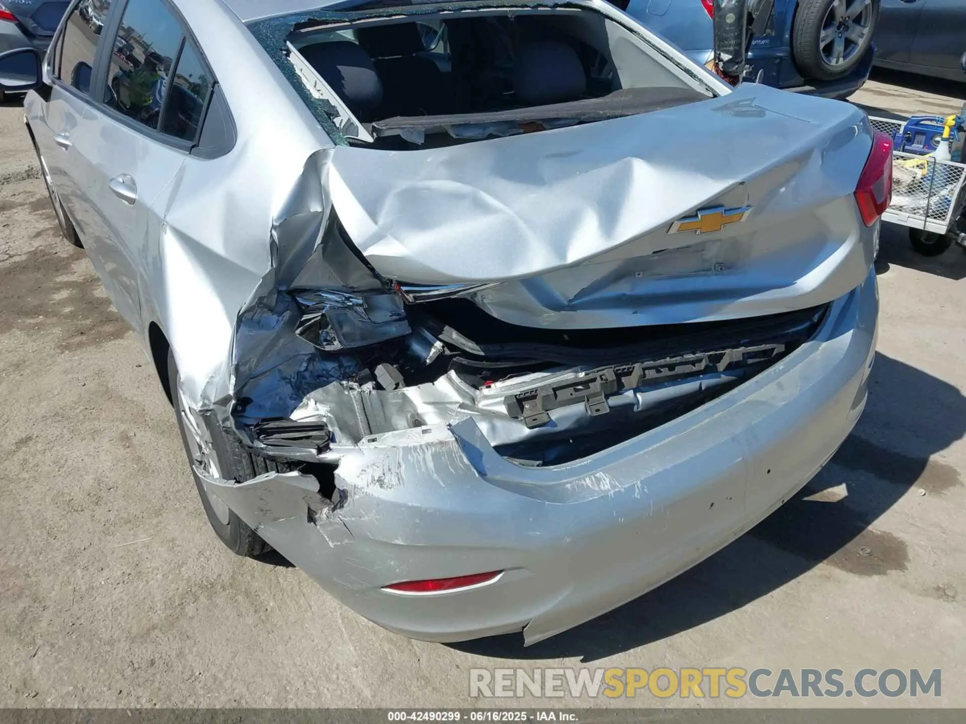 6 fotografías del automóvil dañado 1G1BJ5SMXK7104713 CHEVROLET CRUZE 2019