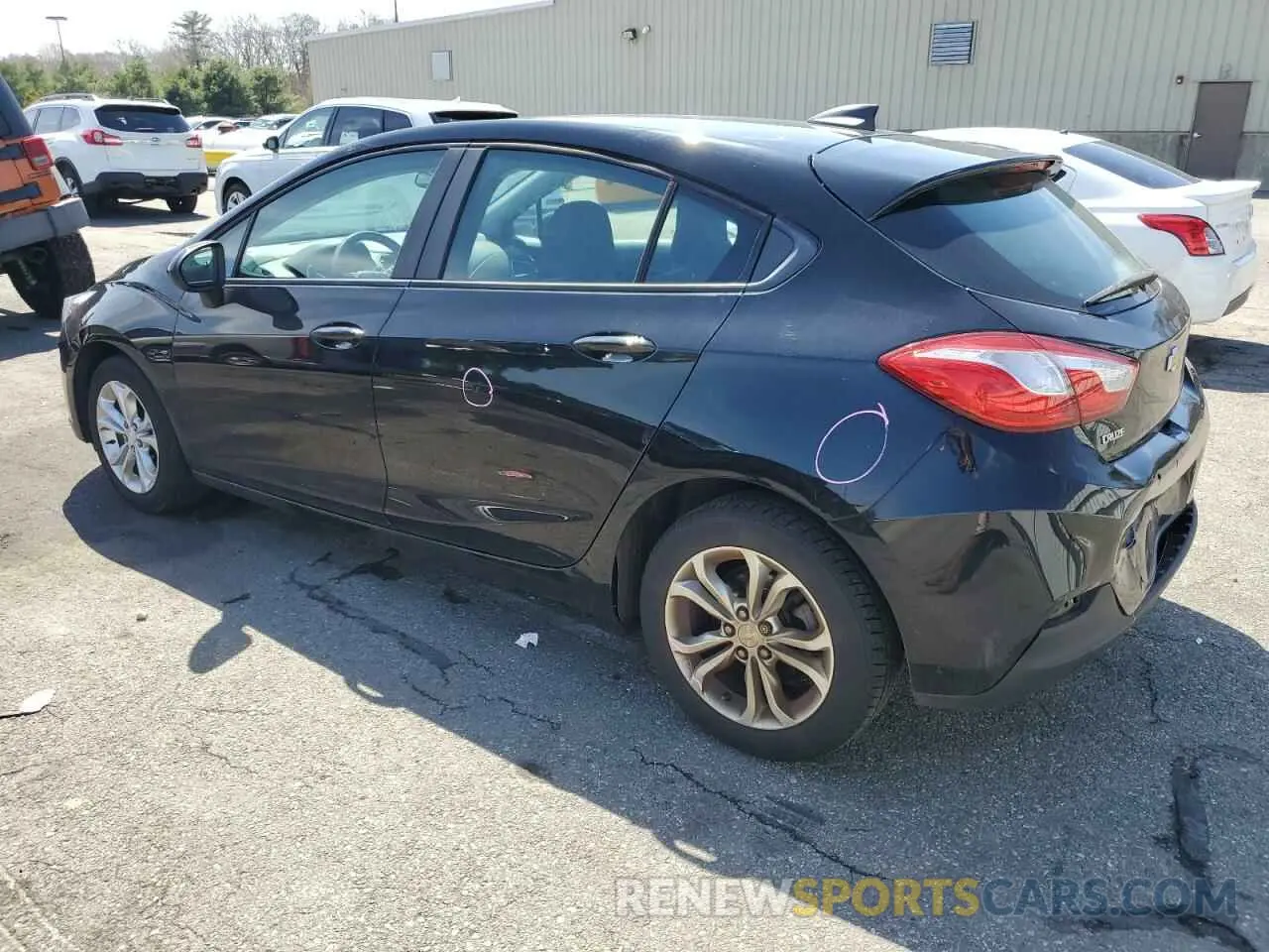 2 fotografías del automóvil dañado 3G1BC6SM2KS569164 CHEVROLET CRUZE 2019